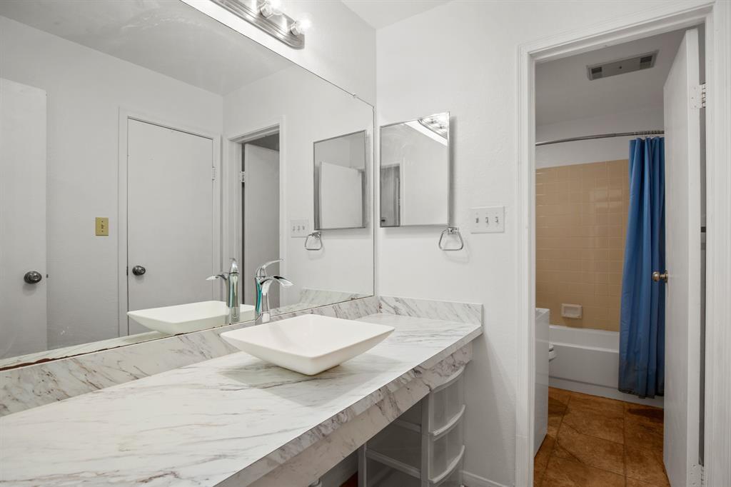 914 W 22nd 1/2 St # 304, Austin, TX 78705