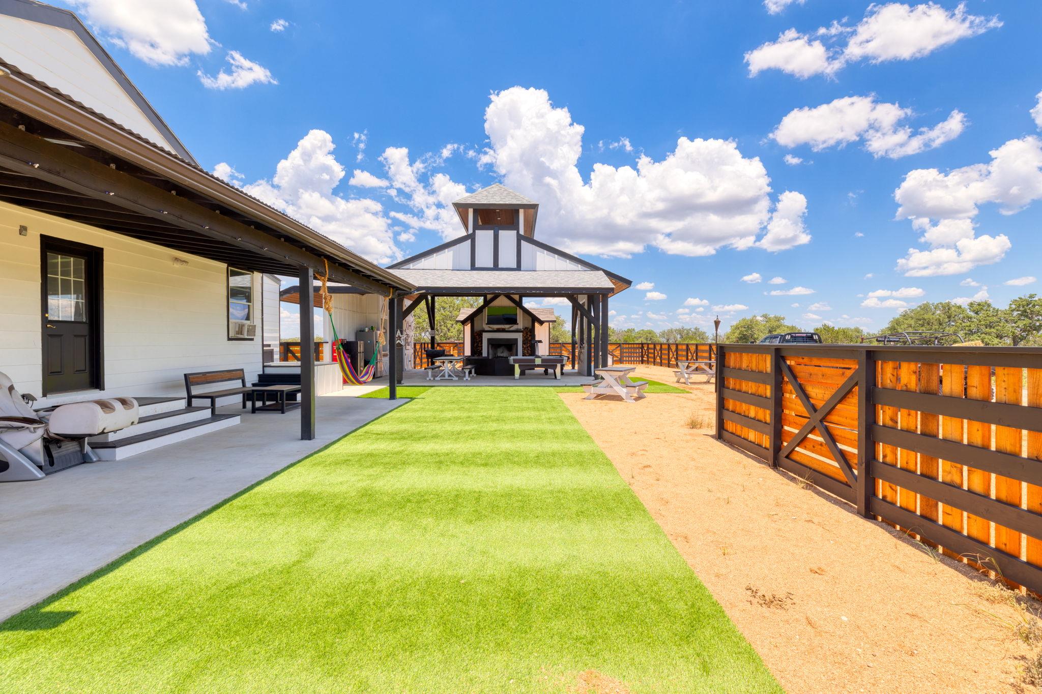 1534 Pasture Springs Rd, Harper, TX 78631