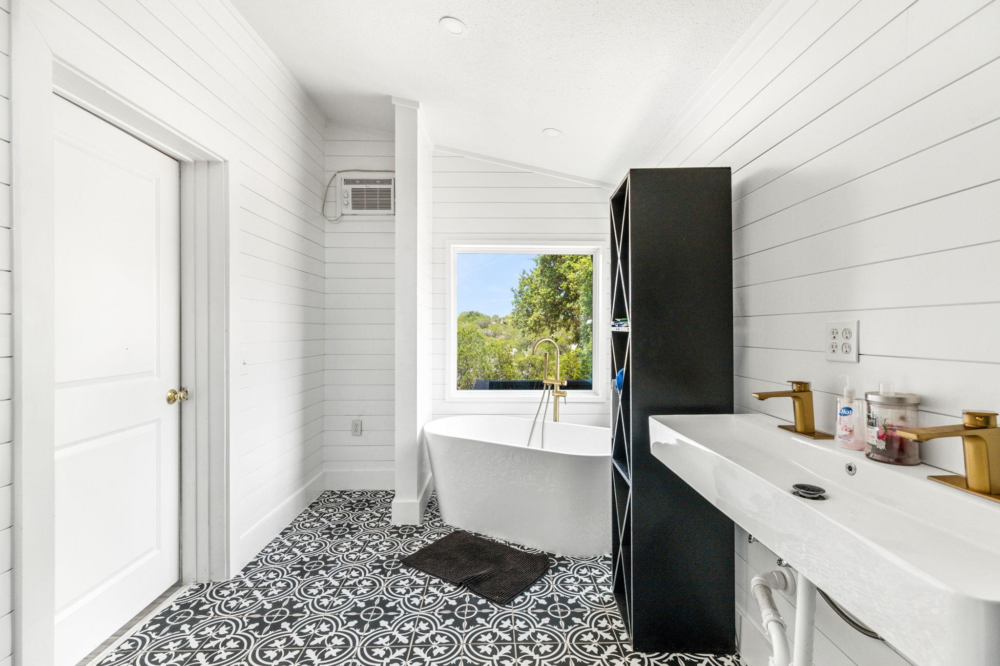 1534 Pasture Springs Rd, Harper, TX 78631