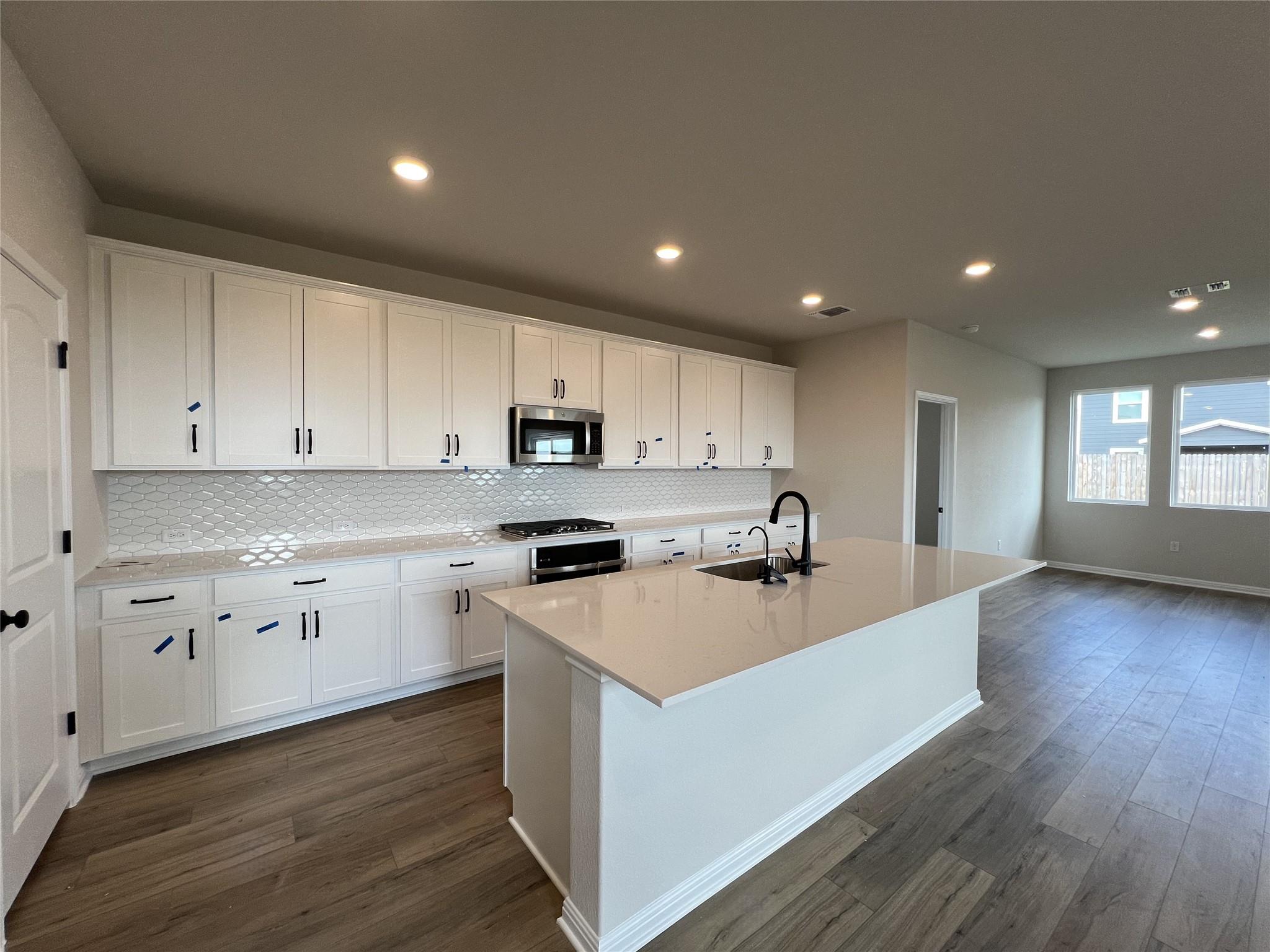 329 Willow Heights Dr, Hutto, TX 78634