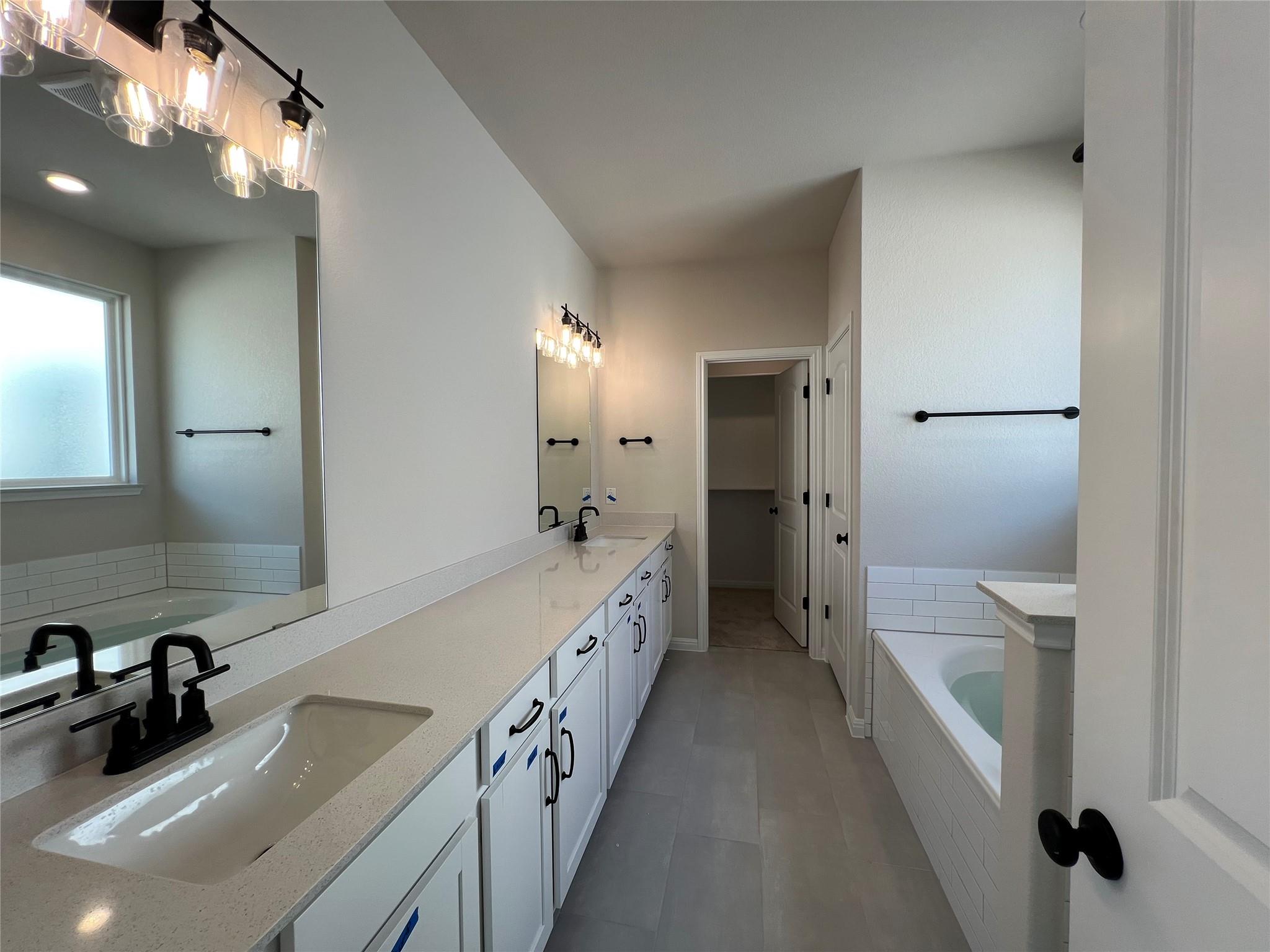 329 Willow Heights Dr, Hutto, TX 78634