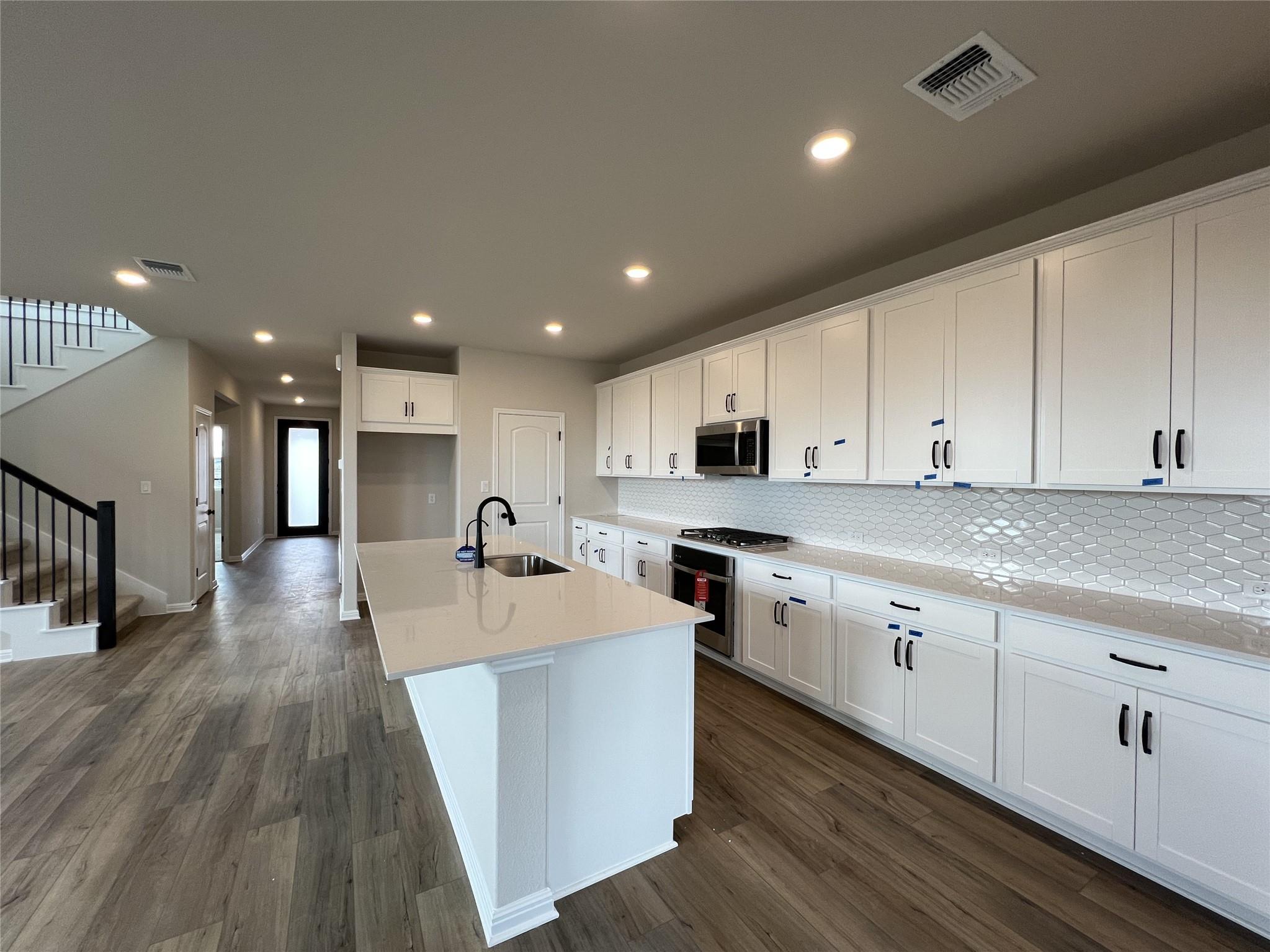 329 Willow Heights Dr, Hutto, TX 78634