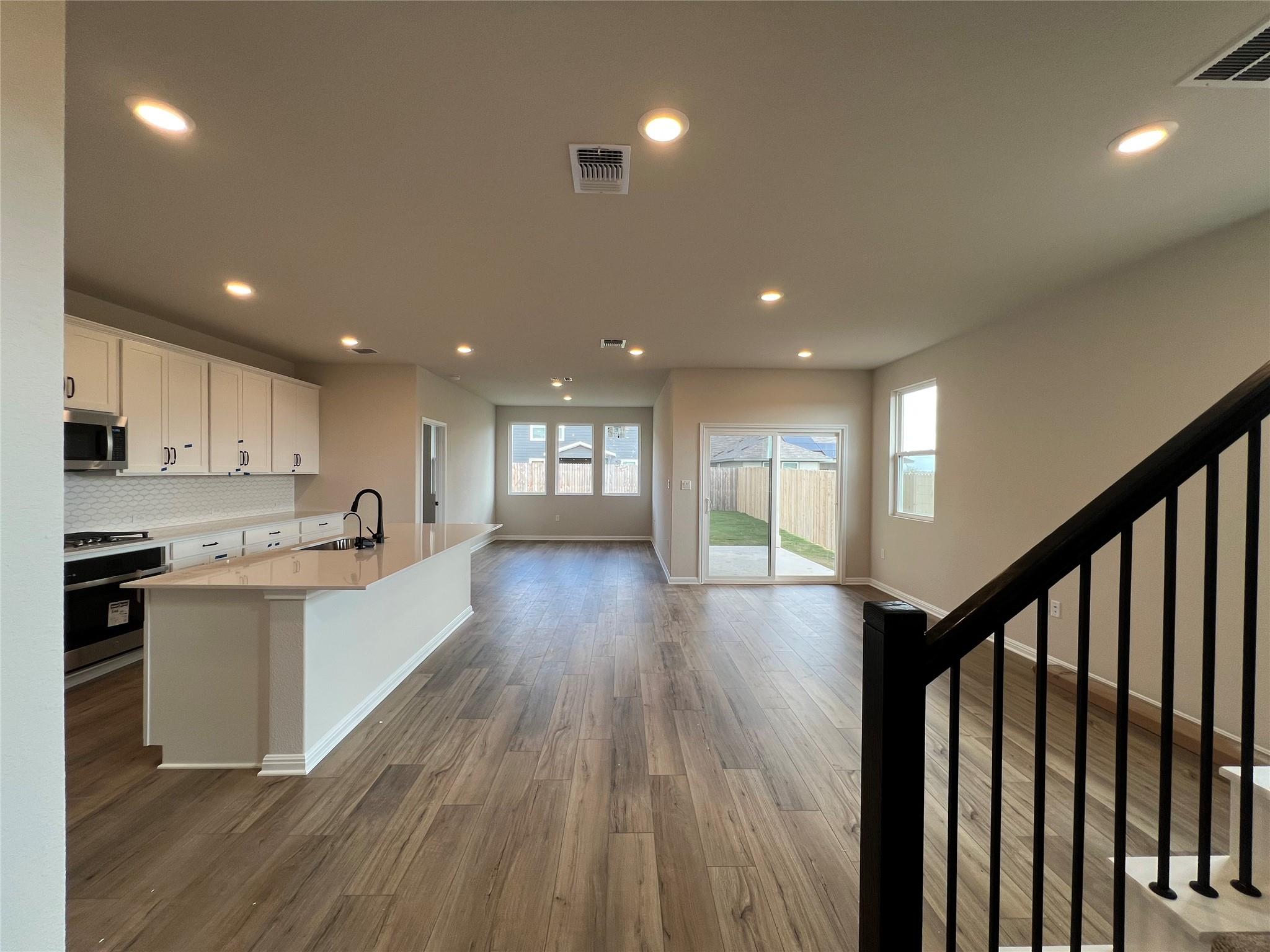 329 Willow Heights Dr, Hutto, TX 78634