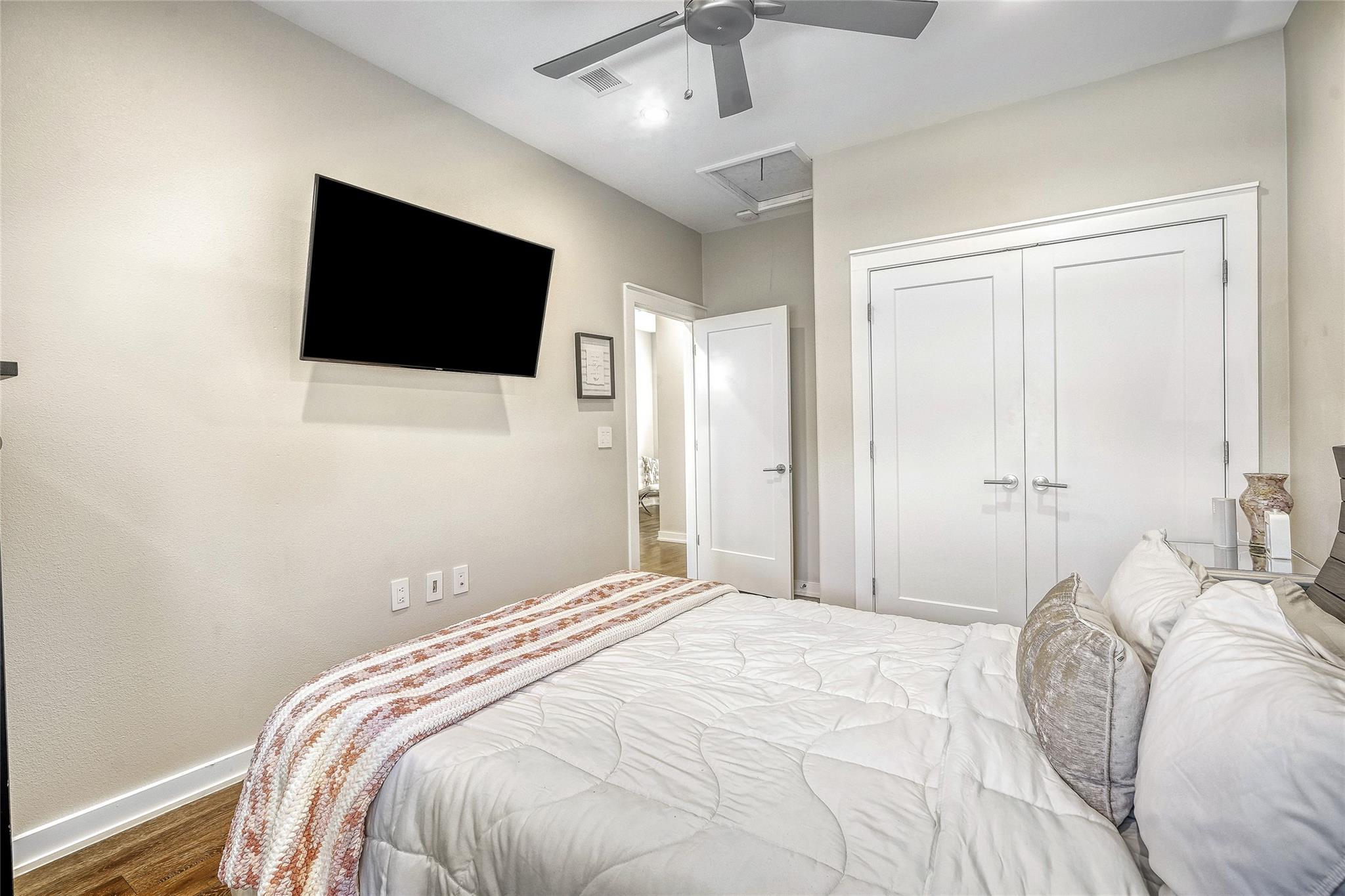 6800 Menchaca Rd # 5, Austin, TX 78745