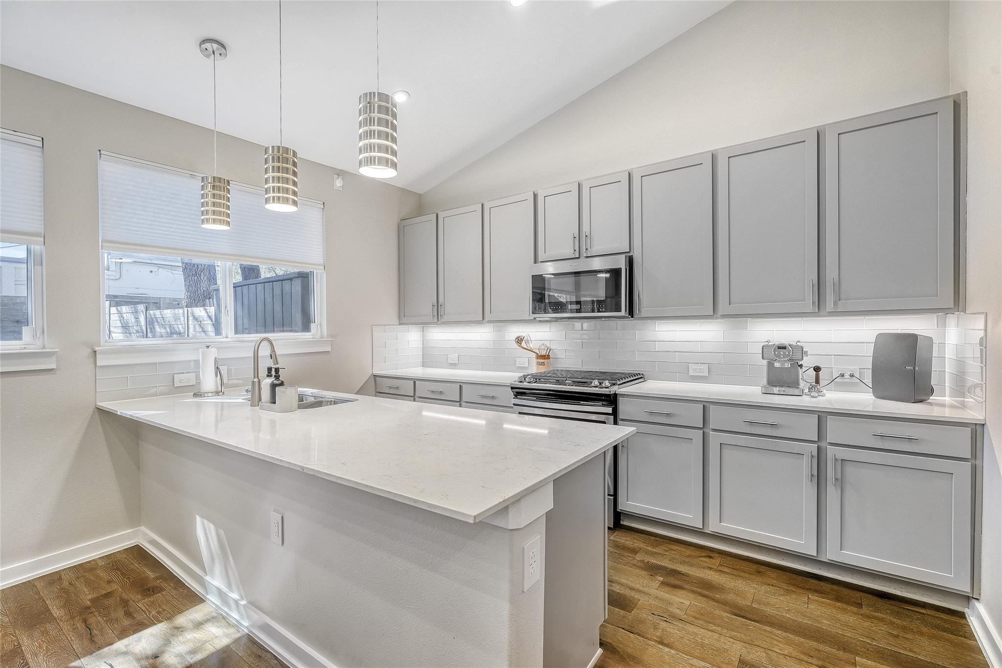 6800 Menchaca Rd # 5, Austin, TX 78745