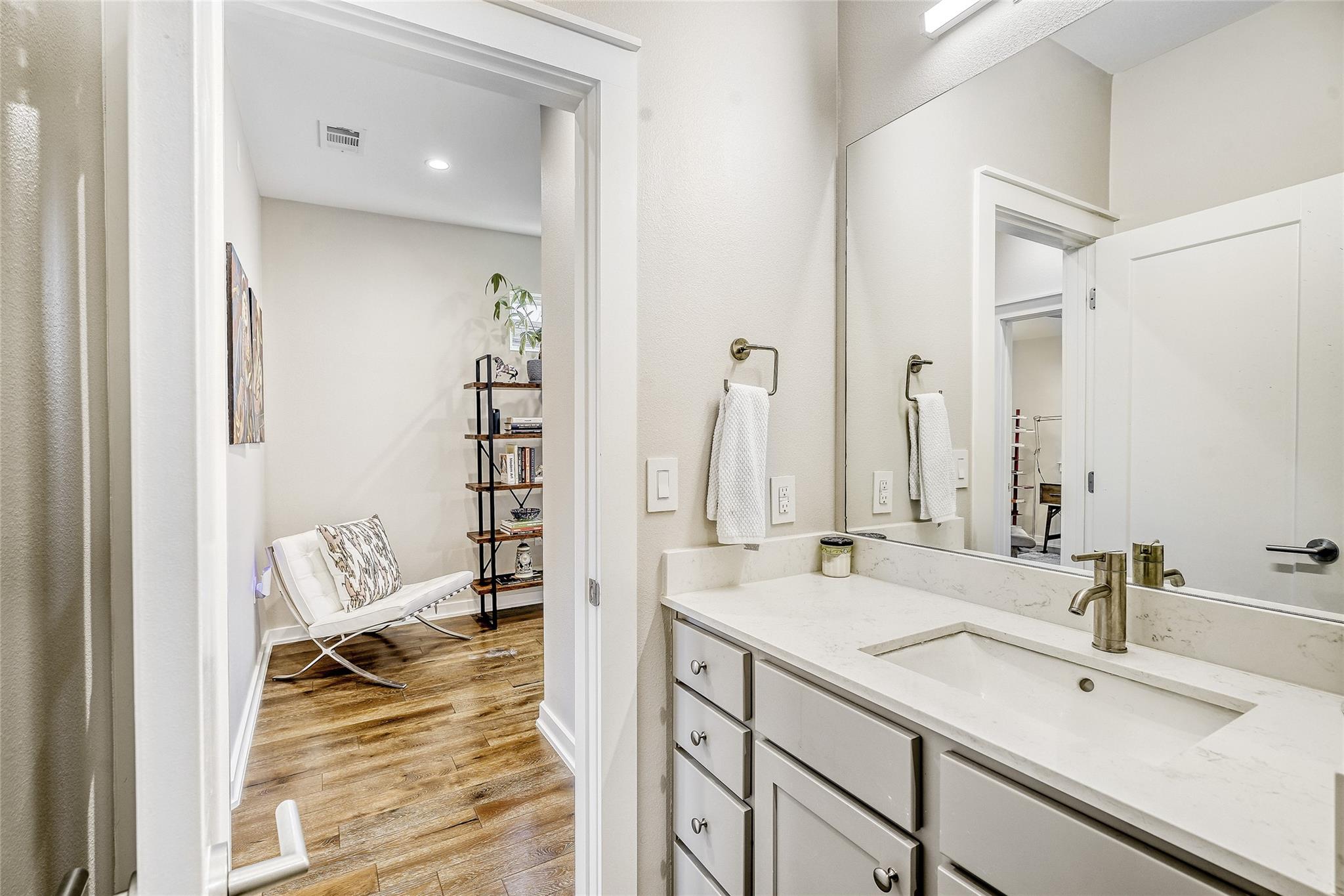 6800 Menchaca Rd # 5, Austin, TX 78745