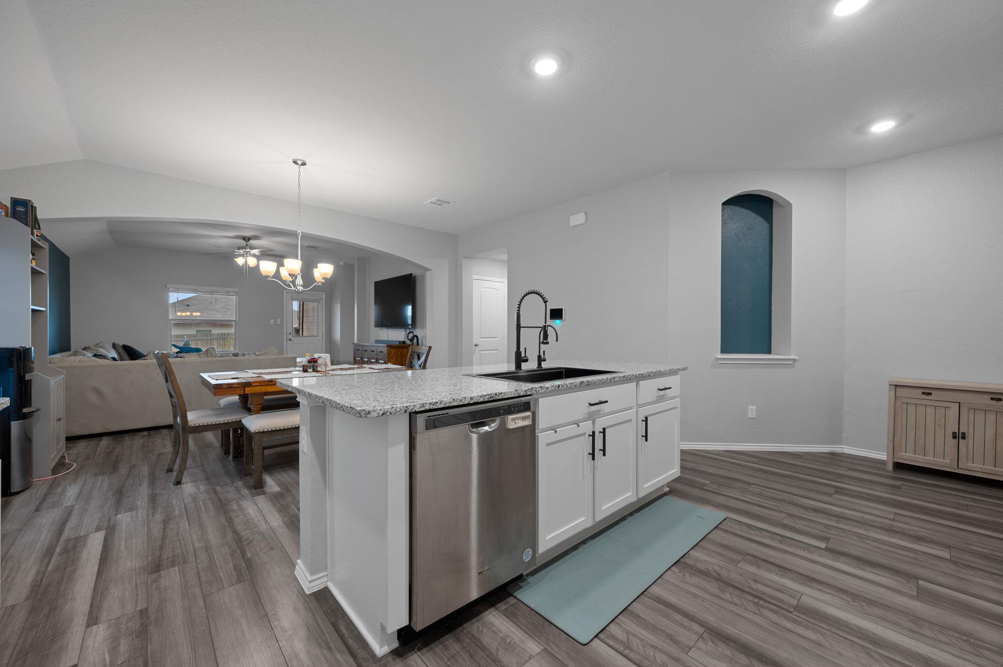 101 Gunther Way, Taylor, TX 76574