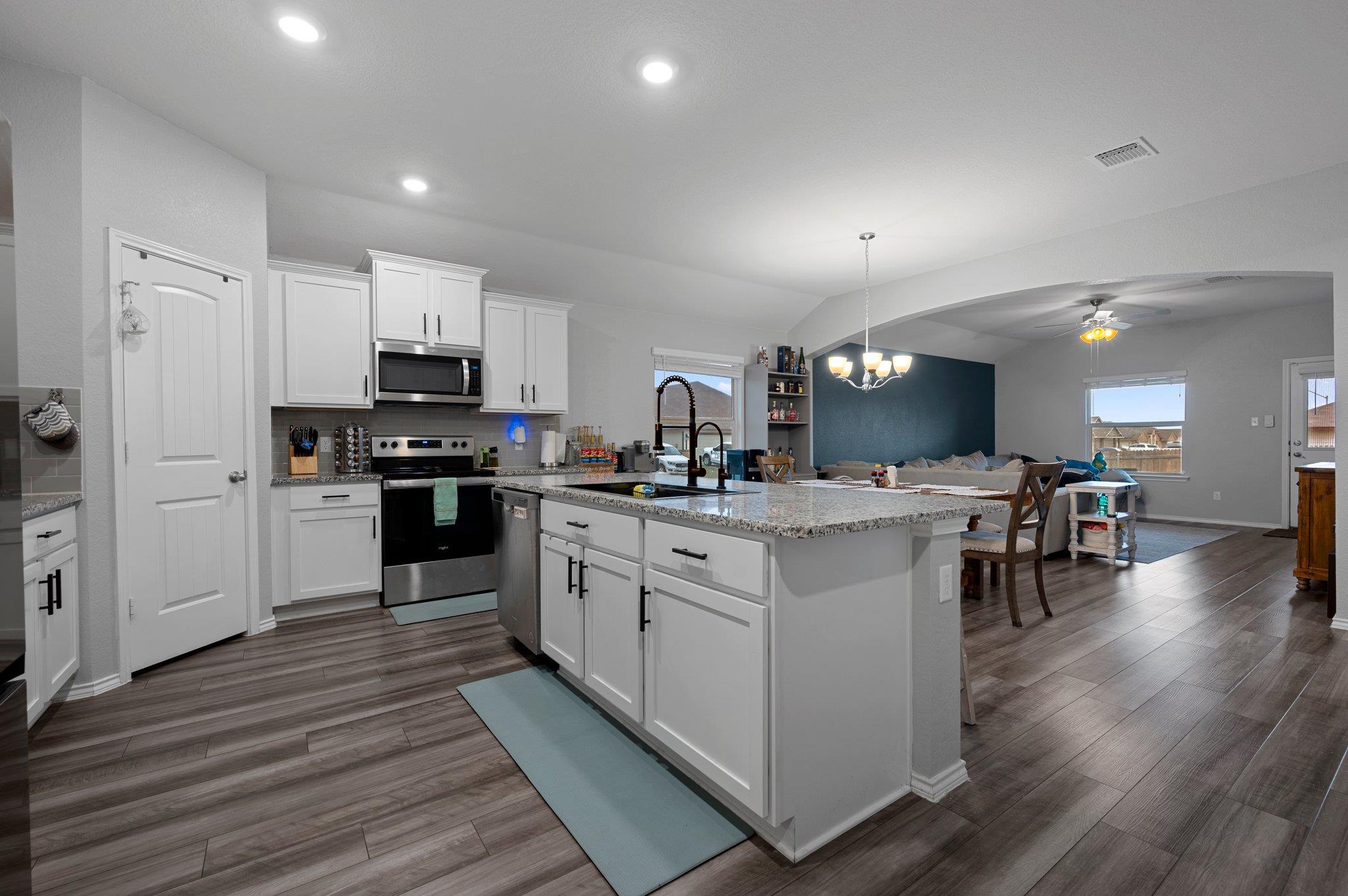 101 Gunther Way, Taylor, TX 76574