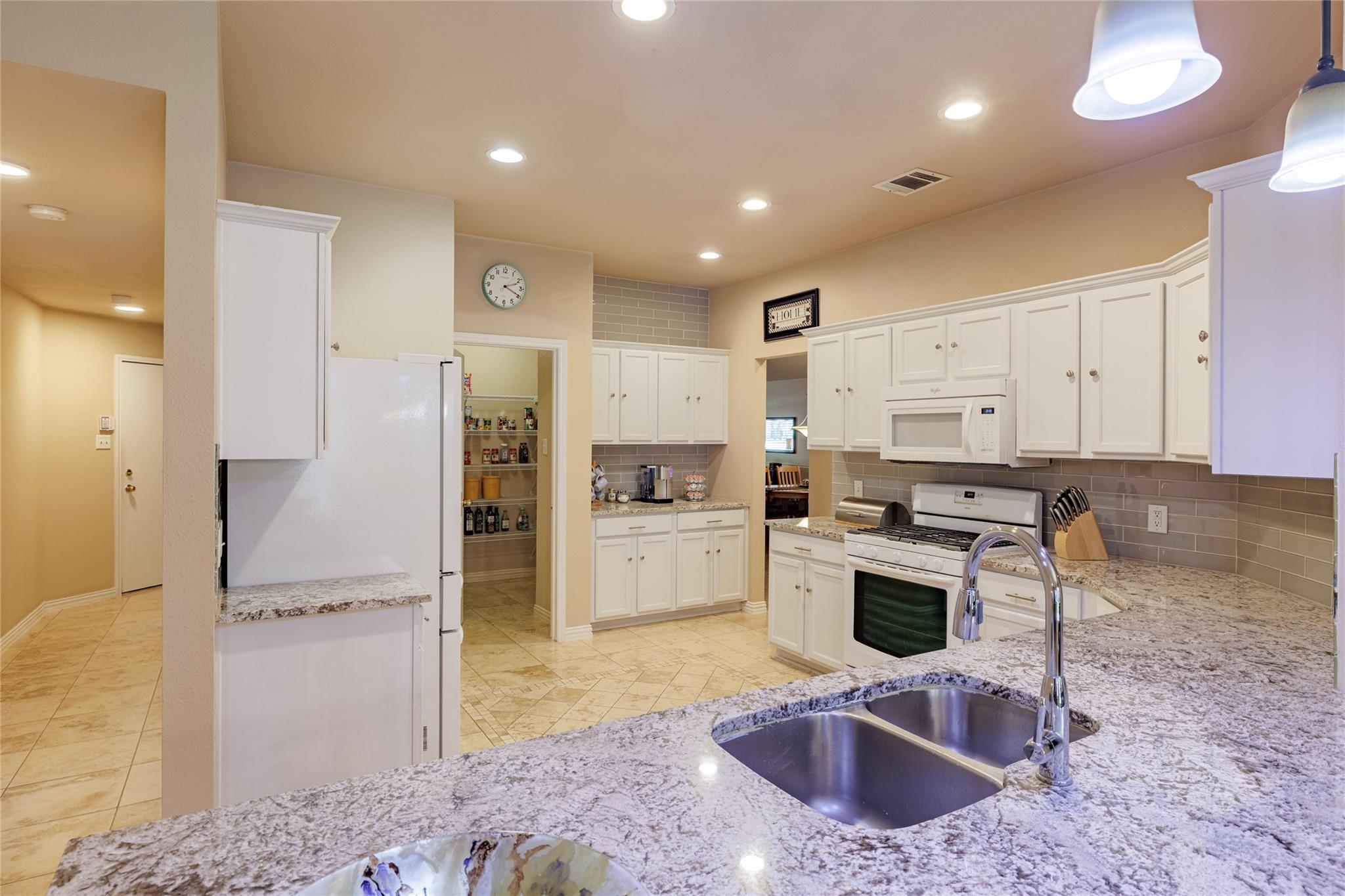 3301 Spumanti Ln, Leander, TX 78641