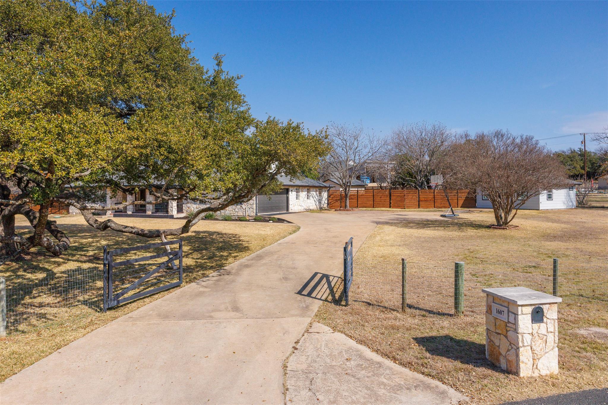 1607 Mayfield Dr, Round Rock, TX 78681