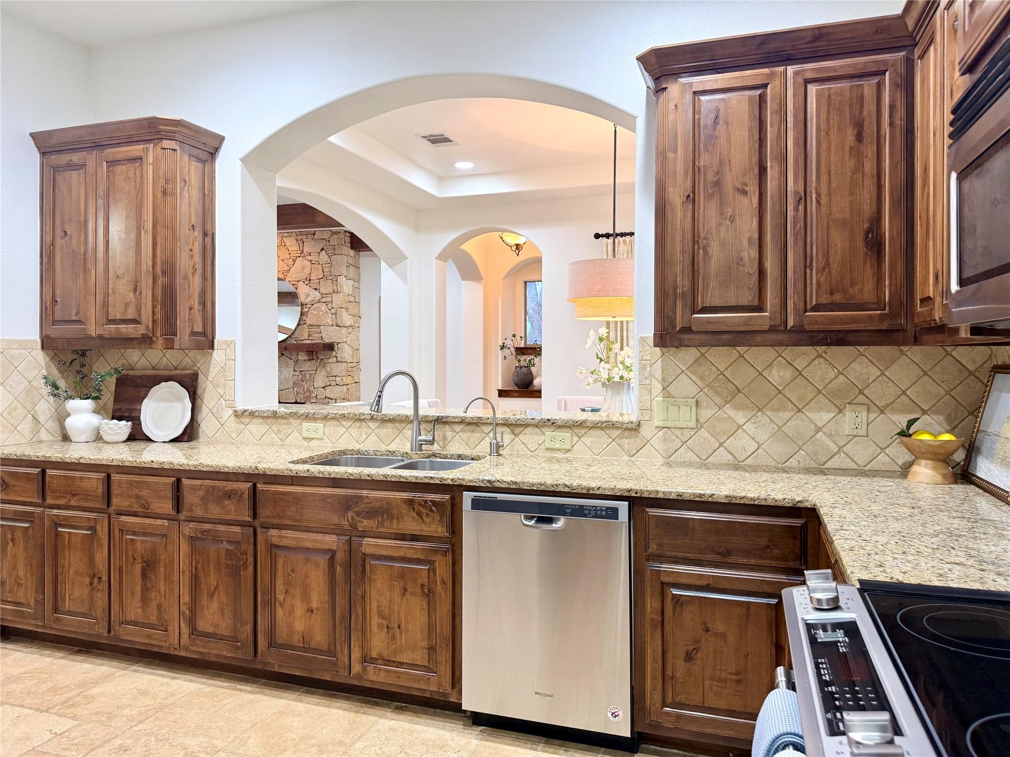 2804B Lohmans Ford Rd, Lago Vista, TX 78645