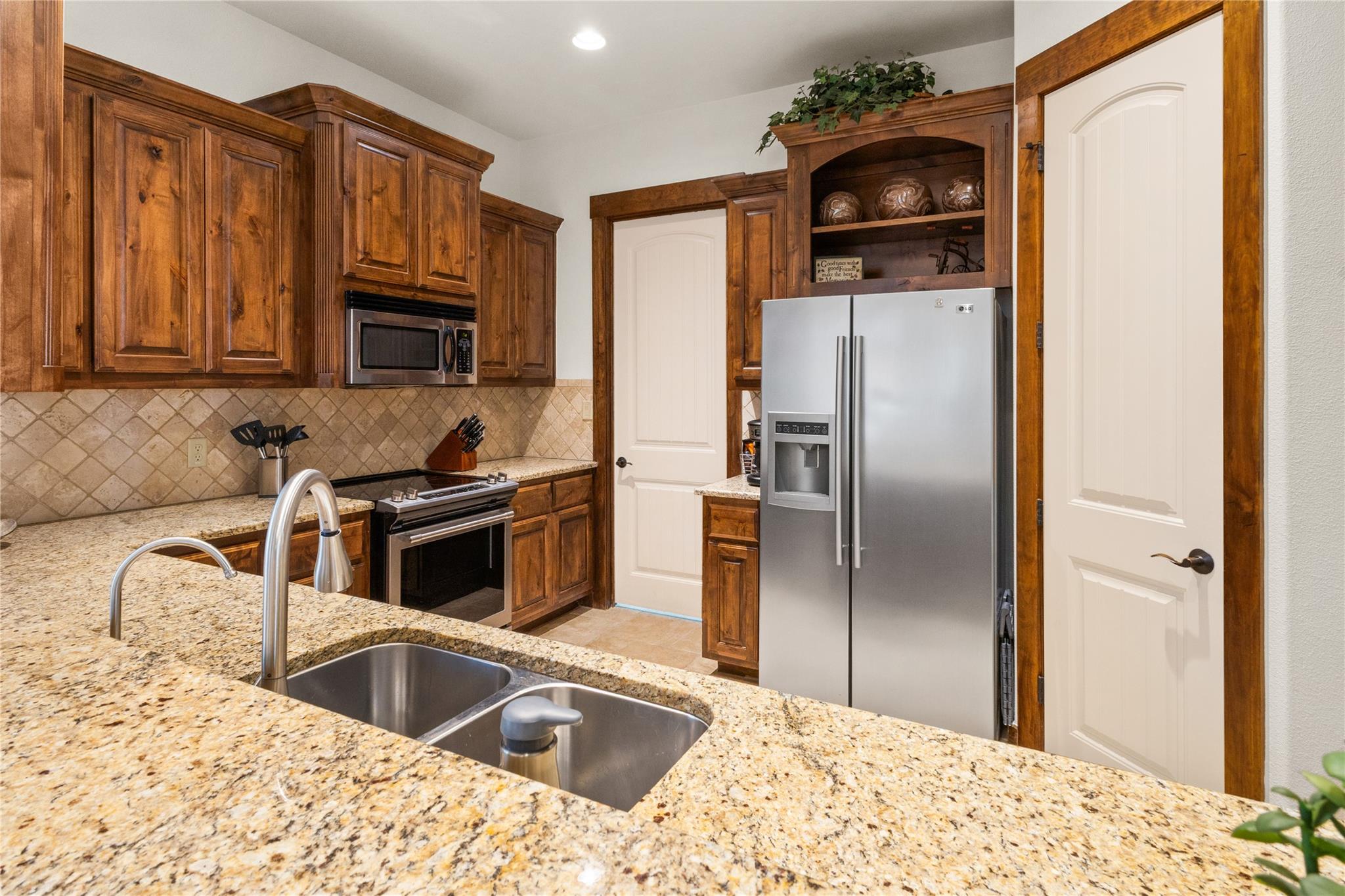 2804B Lohmans Ford Rd, Lago Vista, TX 78645