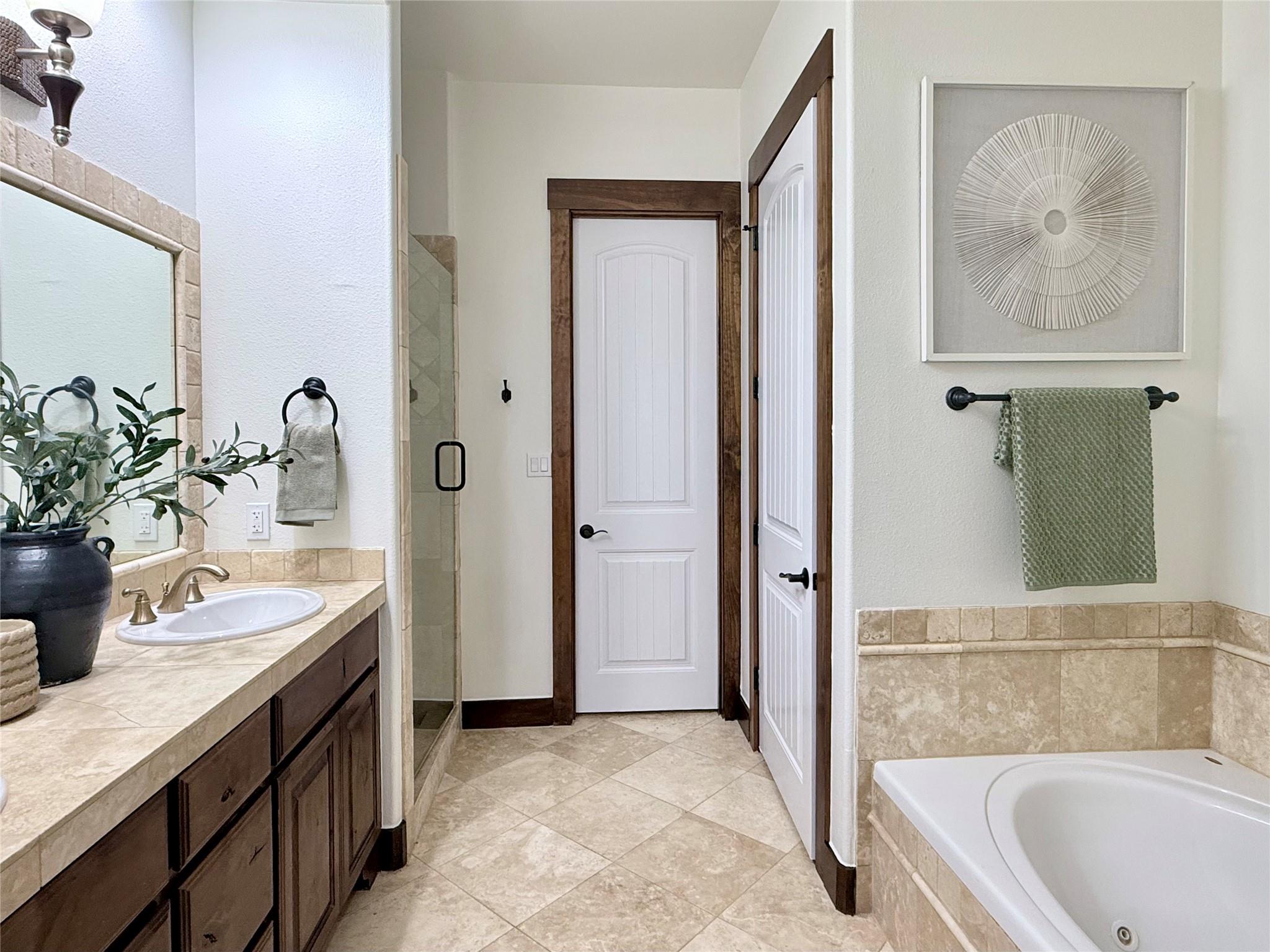 2804B Lohmans Ford Rd, Lago Vista, TX 78645