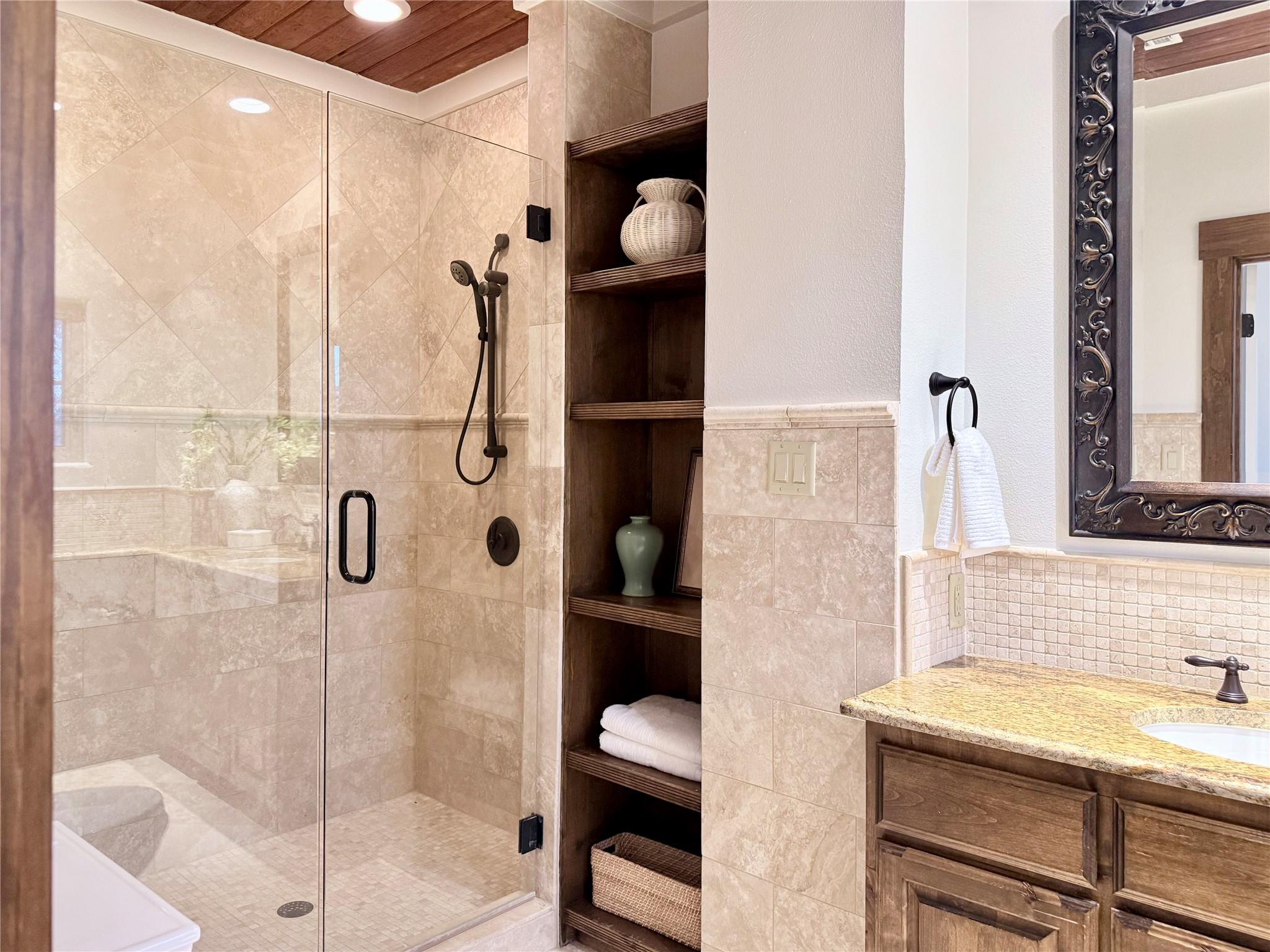 2804B Lohmans Ford Rd, Lago Vista, TX 78645