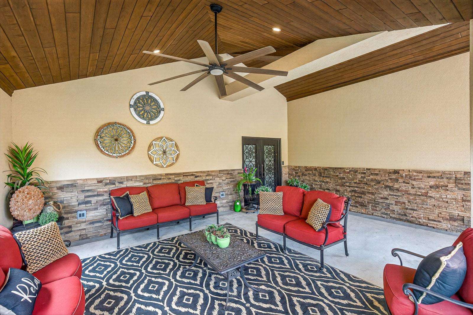 232 Lake Ridge Dr, Seguin, TX 78155