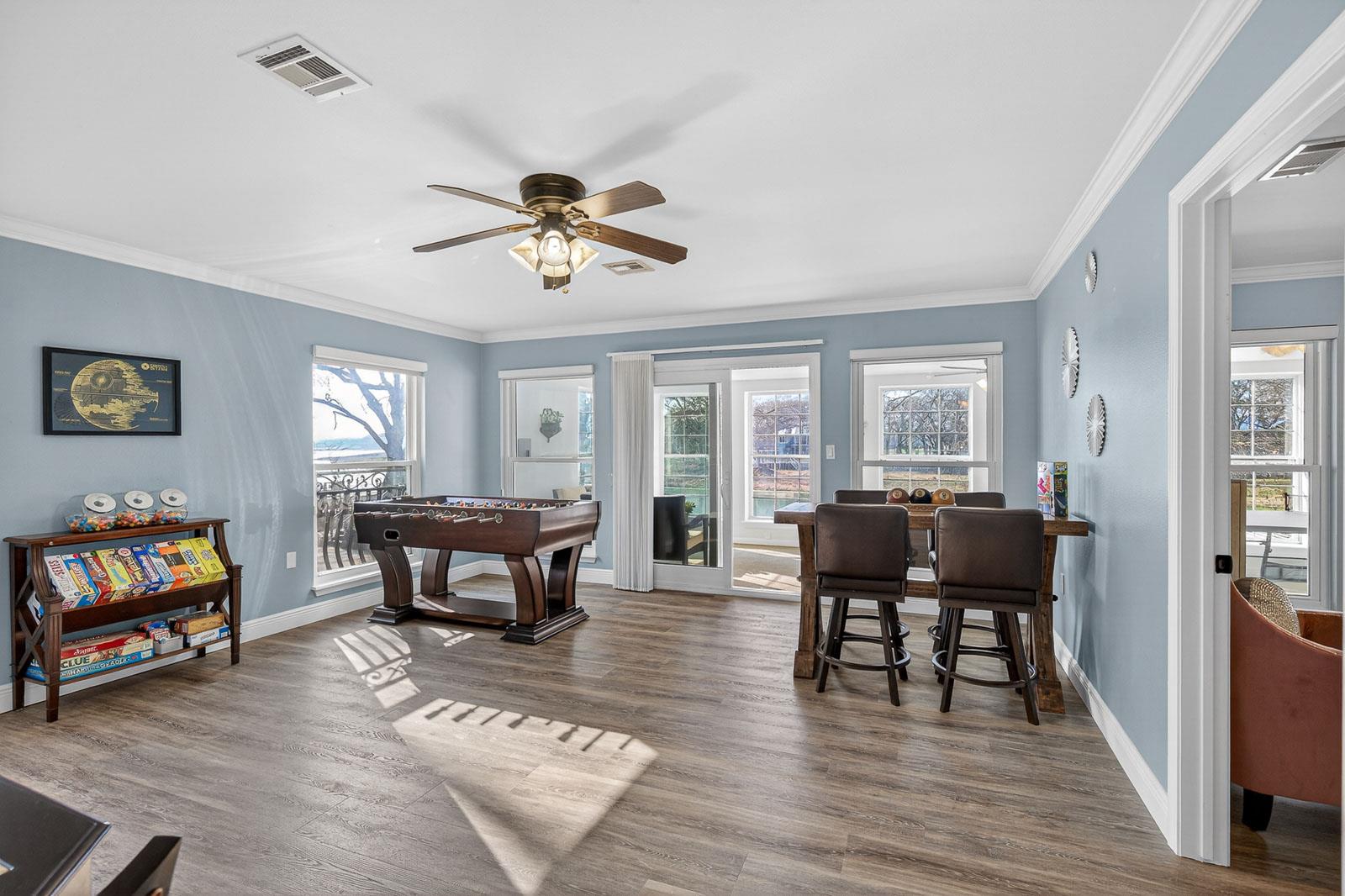 232 Lake Ridge Dr, Seguin, TX 78155