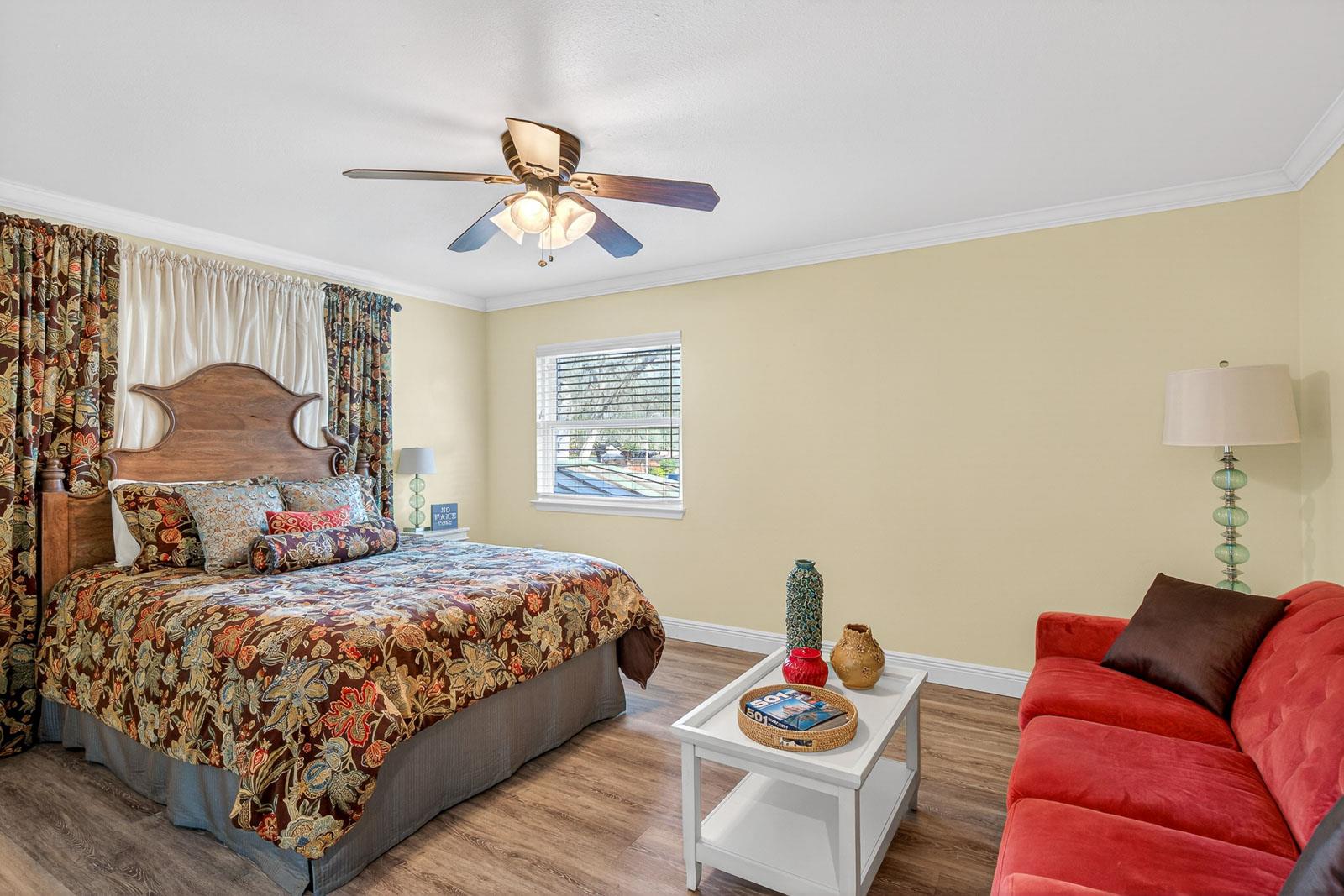 232 Lake Ridge Dr, Seguin, TX 78155