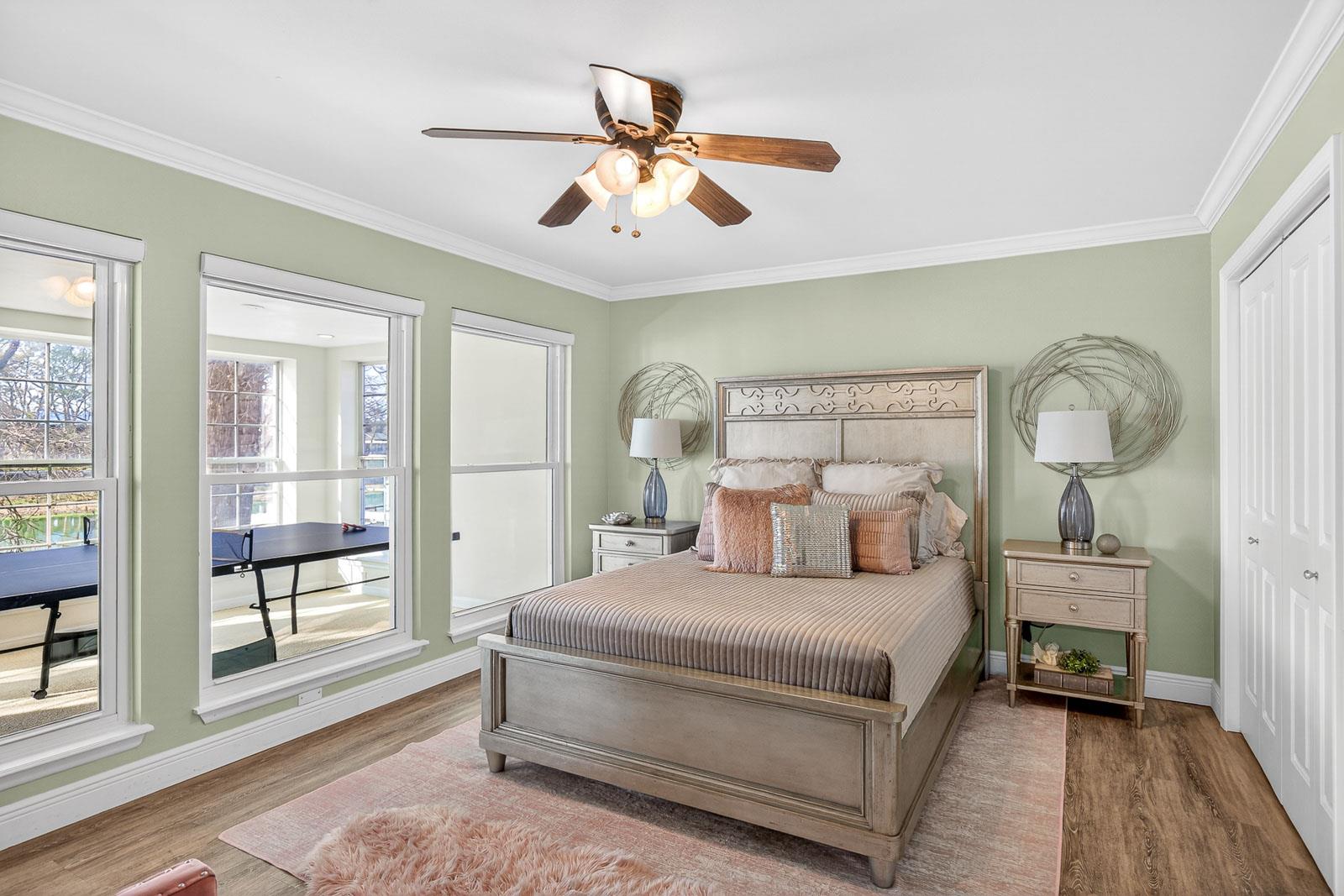 232 Lake Ridge Dr, Seguin, TX 78155