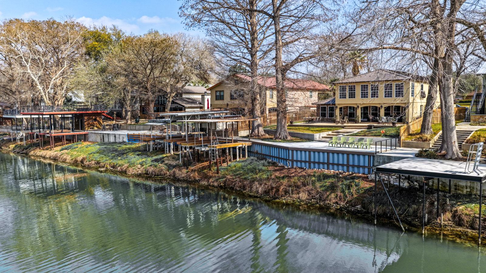 232 Lake Ridge Dr, Seguin, TX 78155