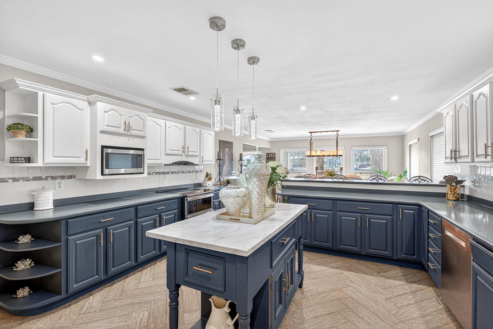 232 Lake Ridge Dr, Seguin, TX 78155