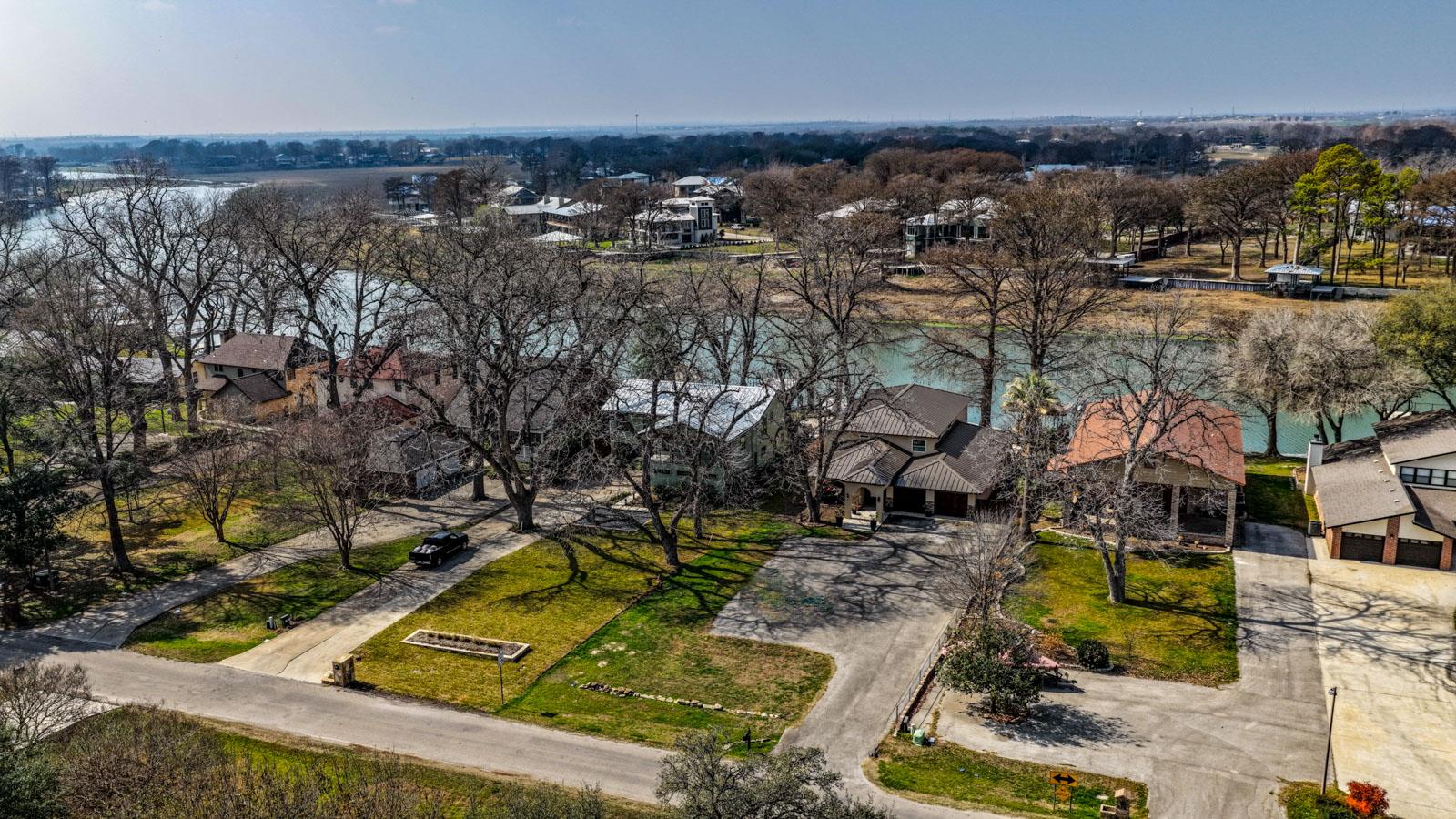 232 Lake Ridge Dr, Seguin, TX 78155