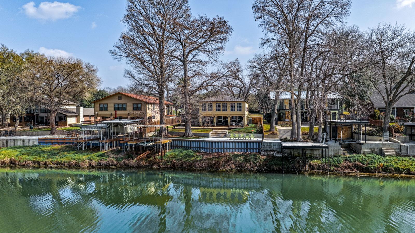 232 Lake Ridge Dr, Seguin, TX 78155