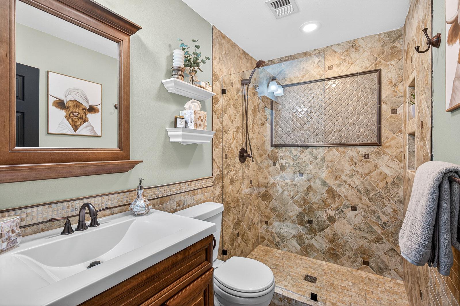 232 Lake Ridge Dr, Seguin, TX 78155