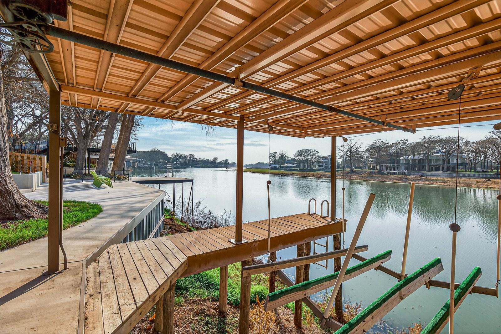 232 Lake Ridge Dr, Seguin, TX 78155