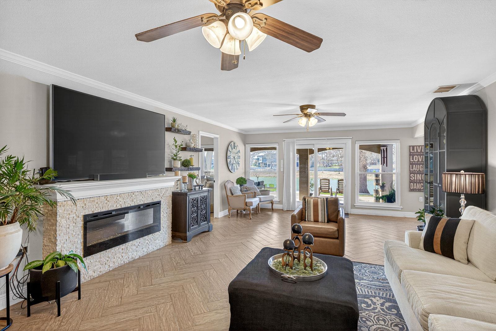 232 Lake Ridge Dr, Seguin, TX 78155