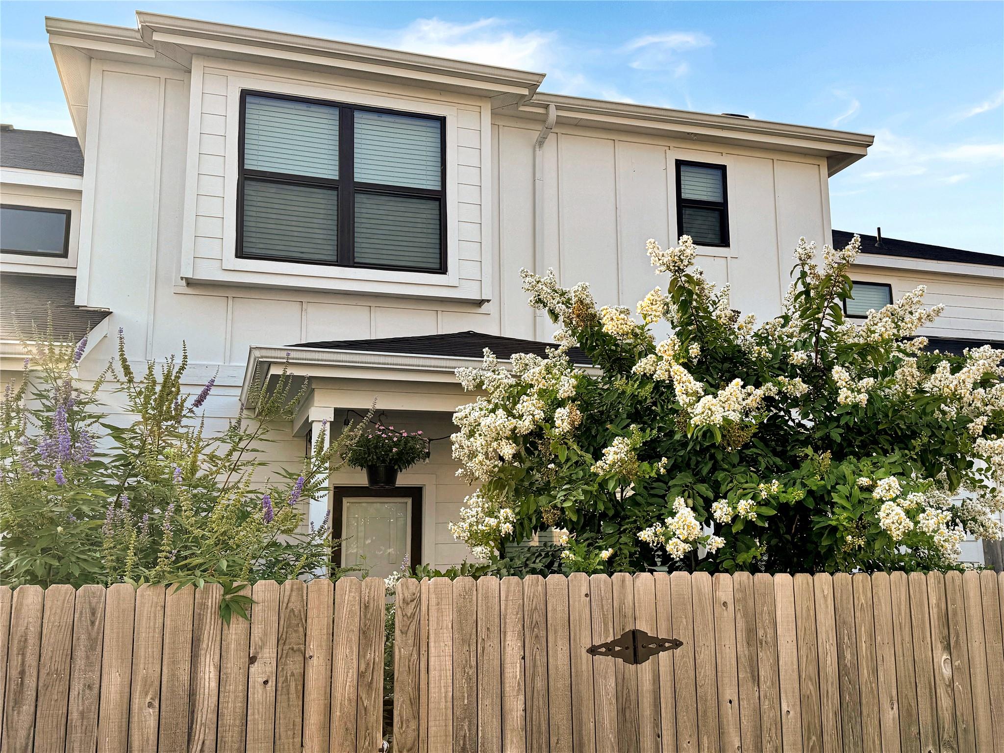 180 Waterside Rd # B, Buda, TX 78610