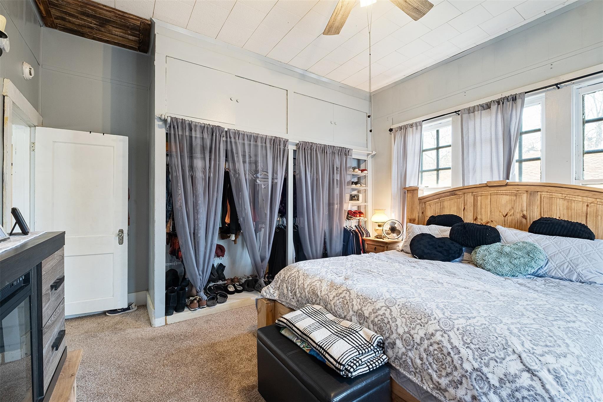 406 E Gonzales St, Yoakum, TX 77995