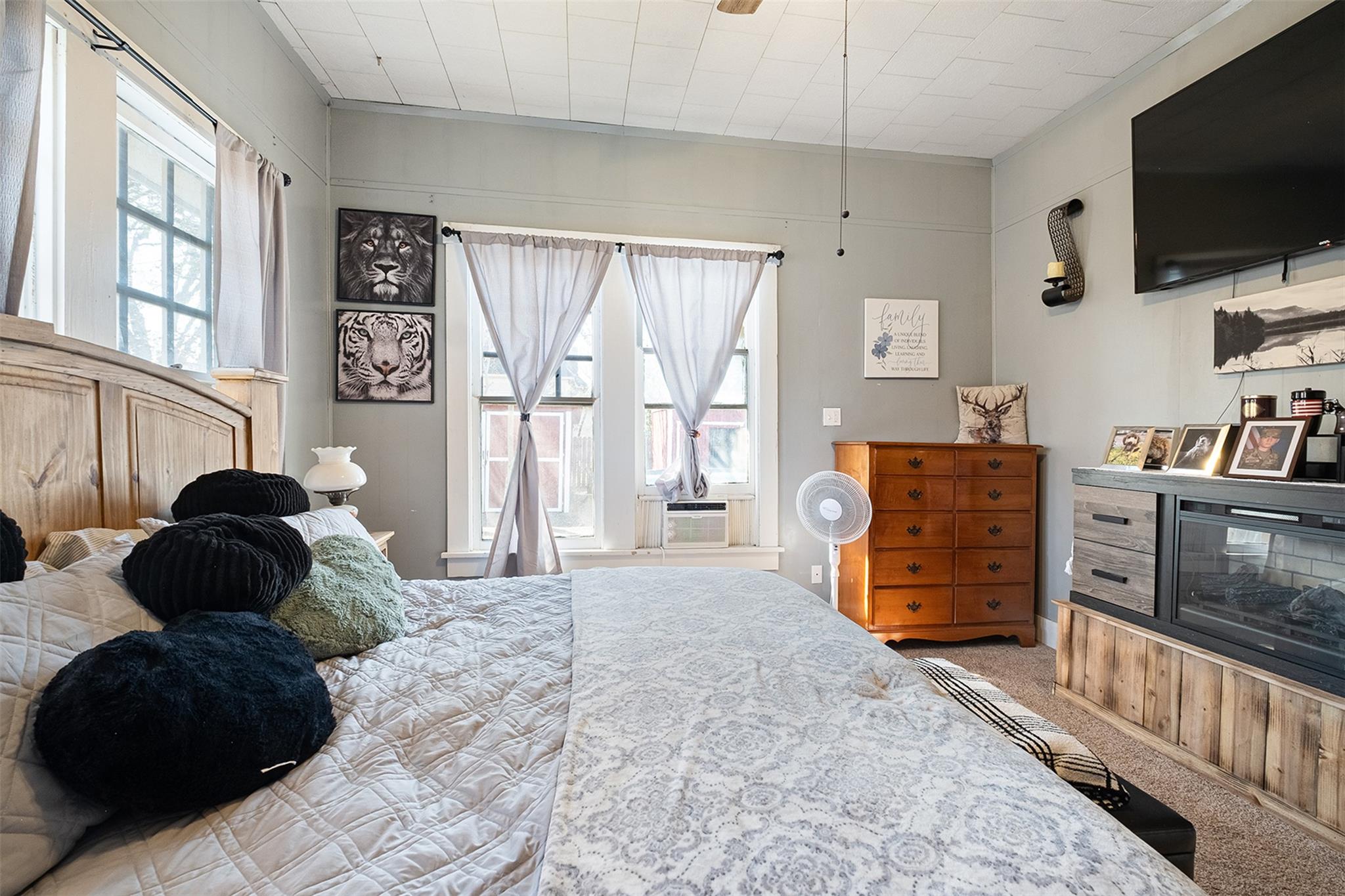 406 E Gonzales St, Yoakum, TX 77995