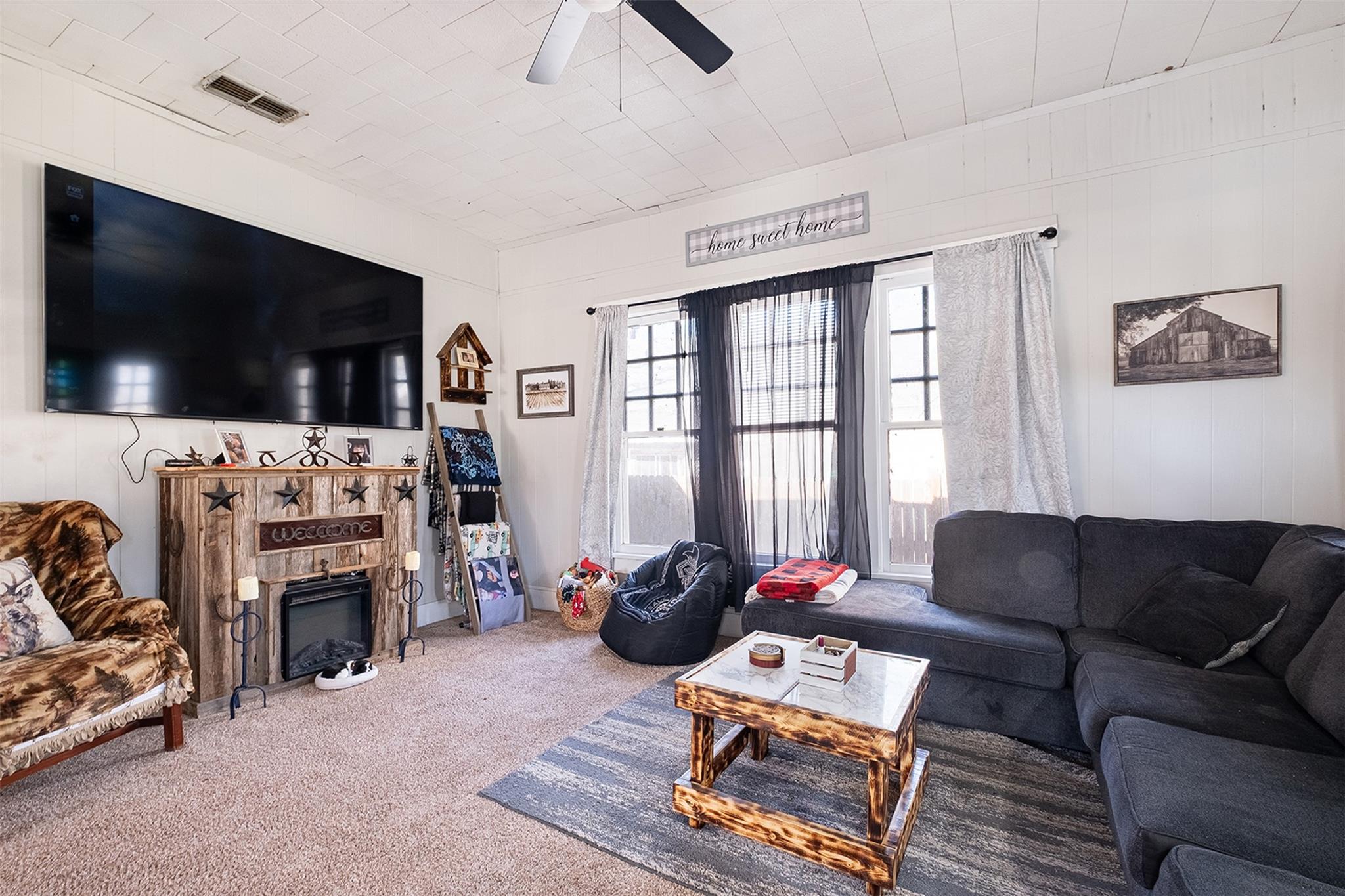 406 E Gonzales St, Yoakum, TX 77995