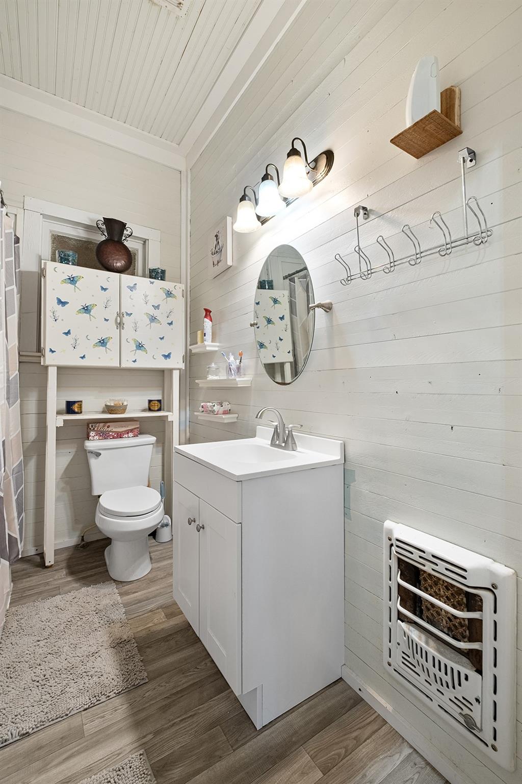 406 E Gonzales St, Yoakum, TX 77995