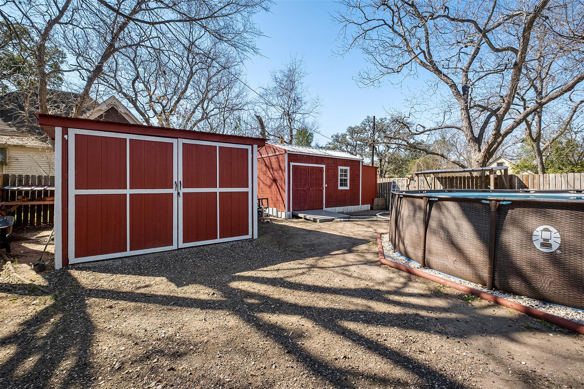 406 E Gonzales St, Yoakum, TX 77995