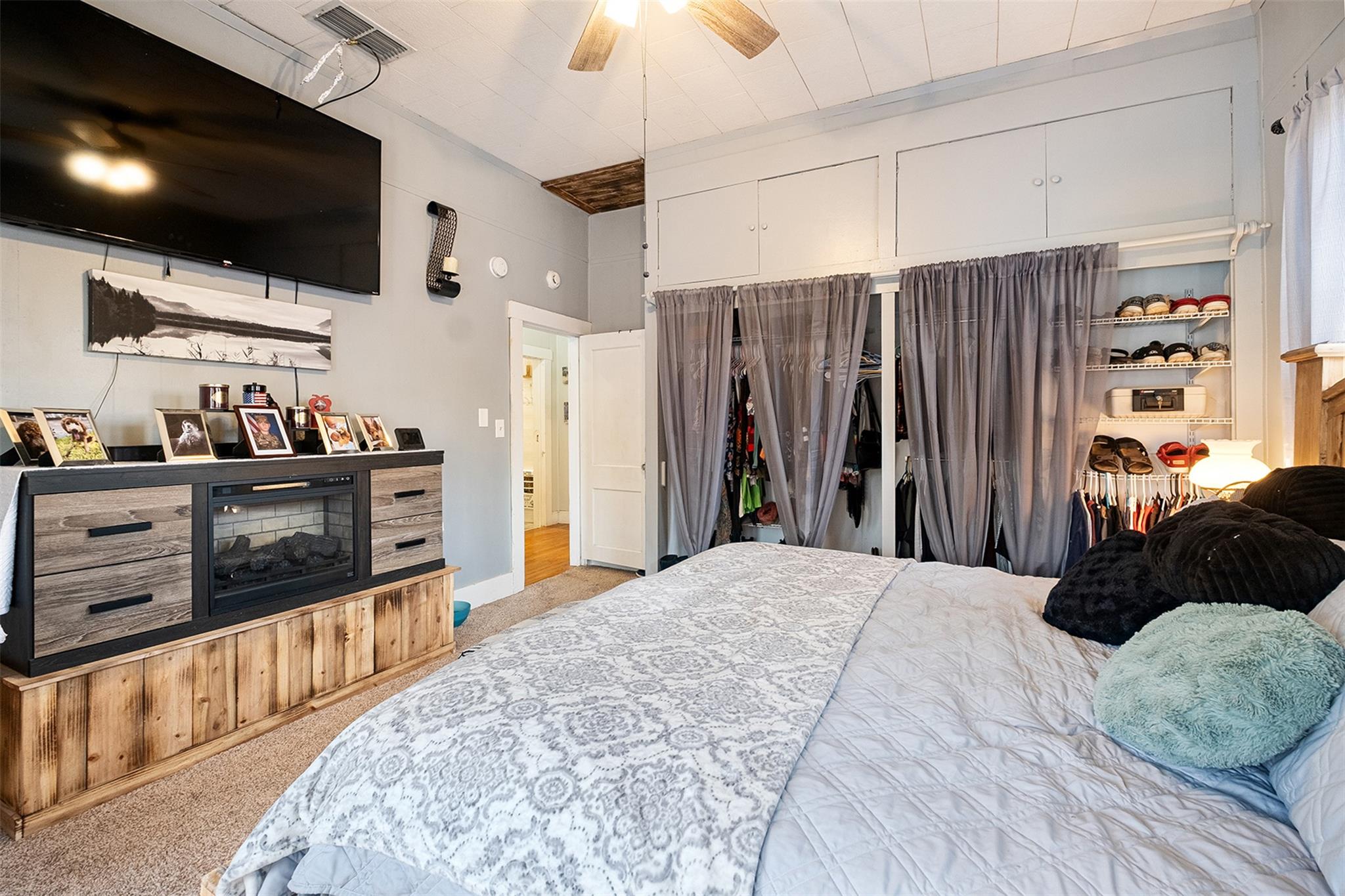 406 E Gonzales St, Yoakum, TX 77995