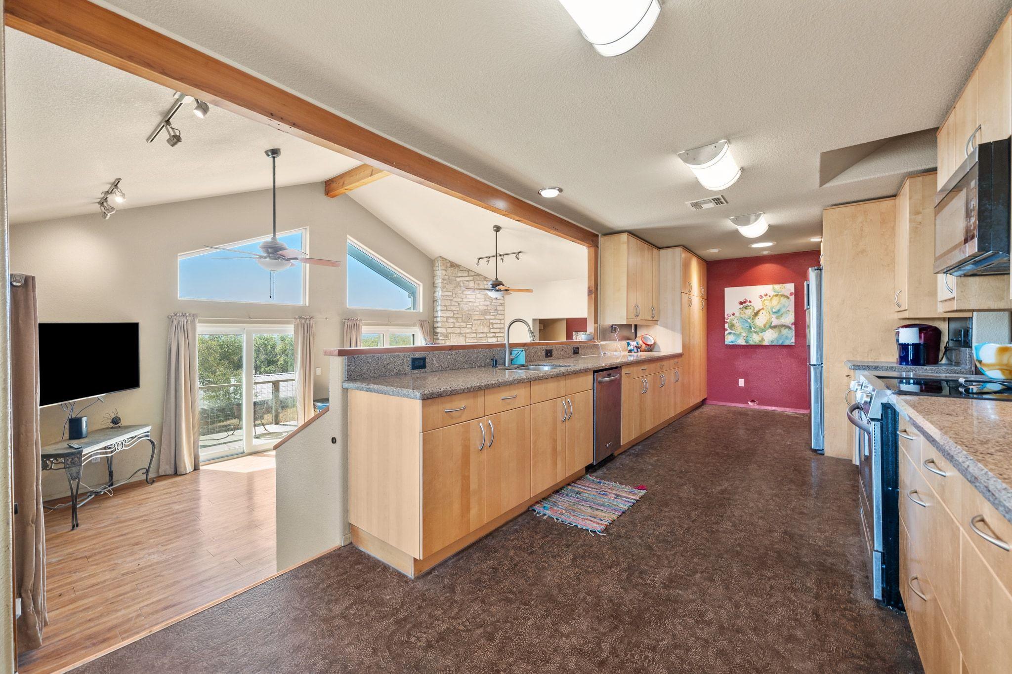 310 Eagles Nest Dr, Wimberley, TX 78676