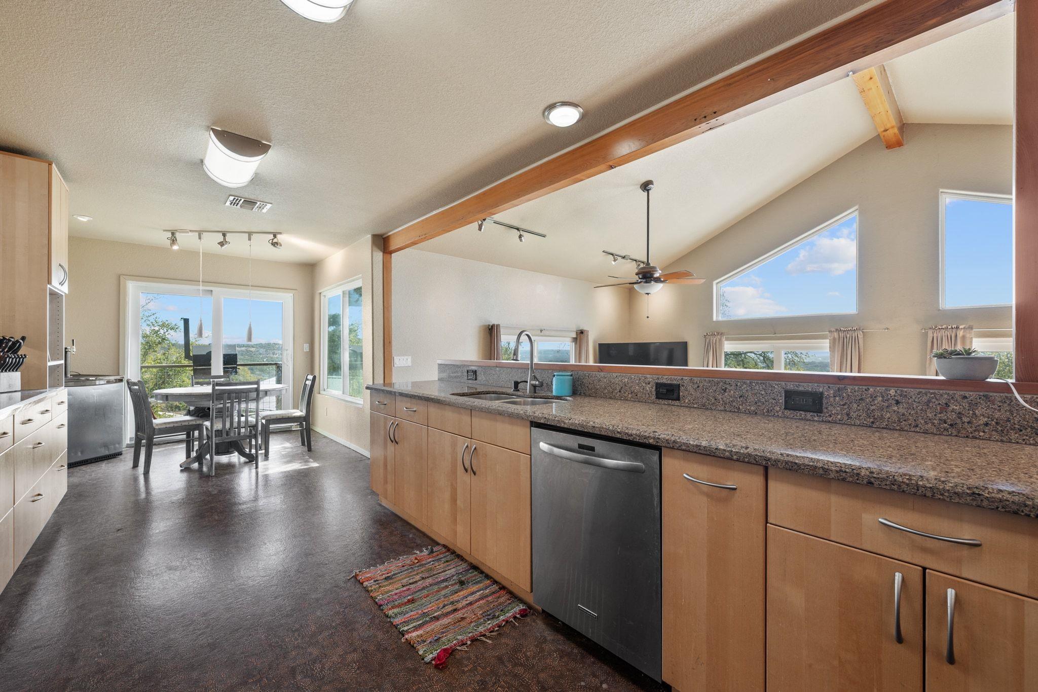 310 Eagles Nest Dr, Wimberley, TX 78676