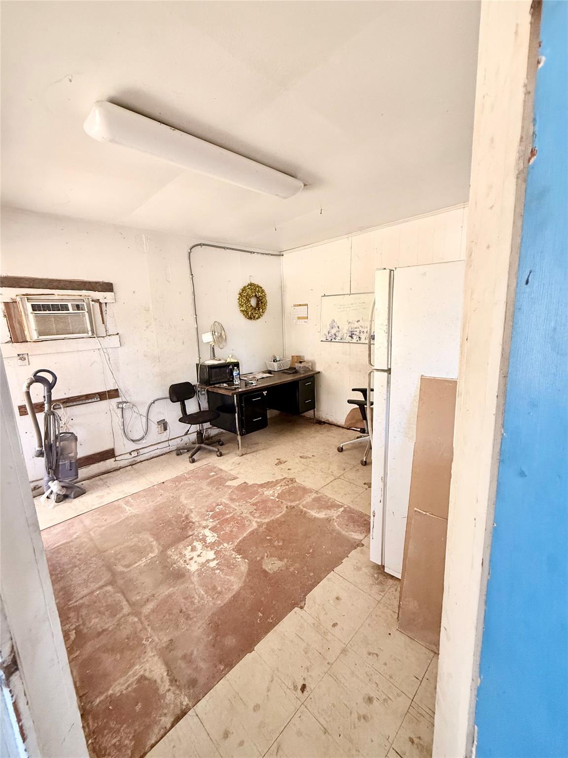 1116 E Us Highway 90 Highway # E, Waelder, TX 78959