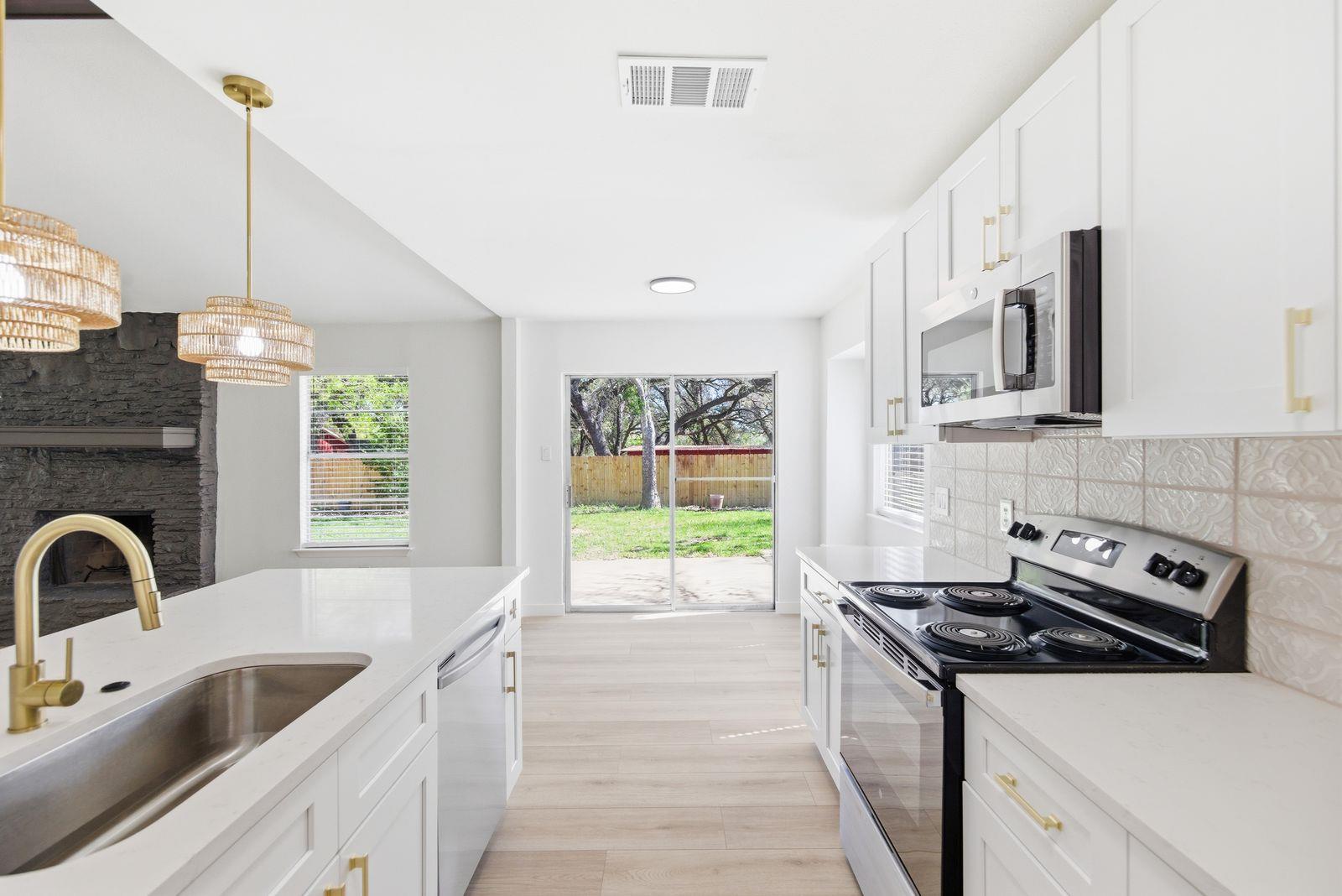 600 County Glen St, Leander, TX 78641