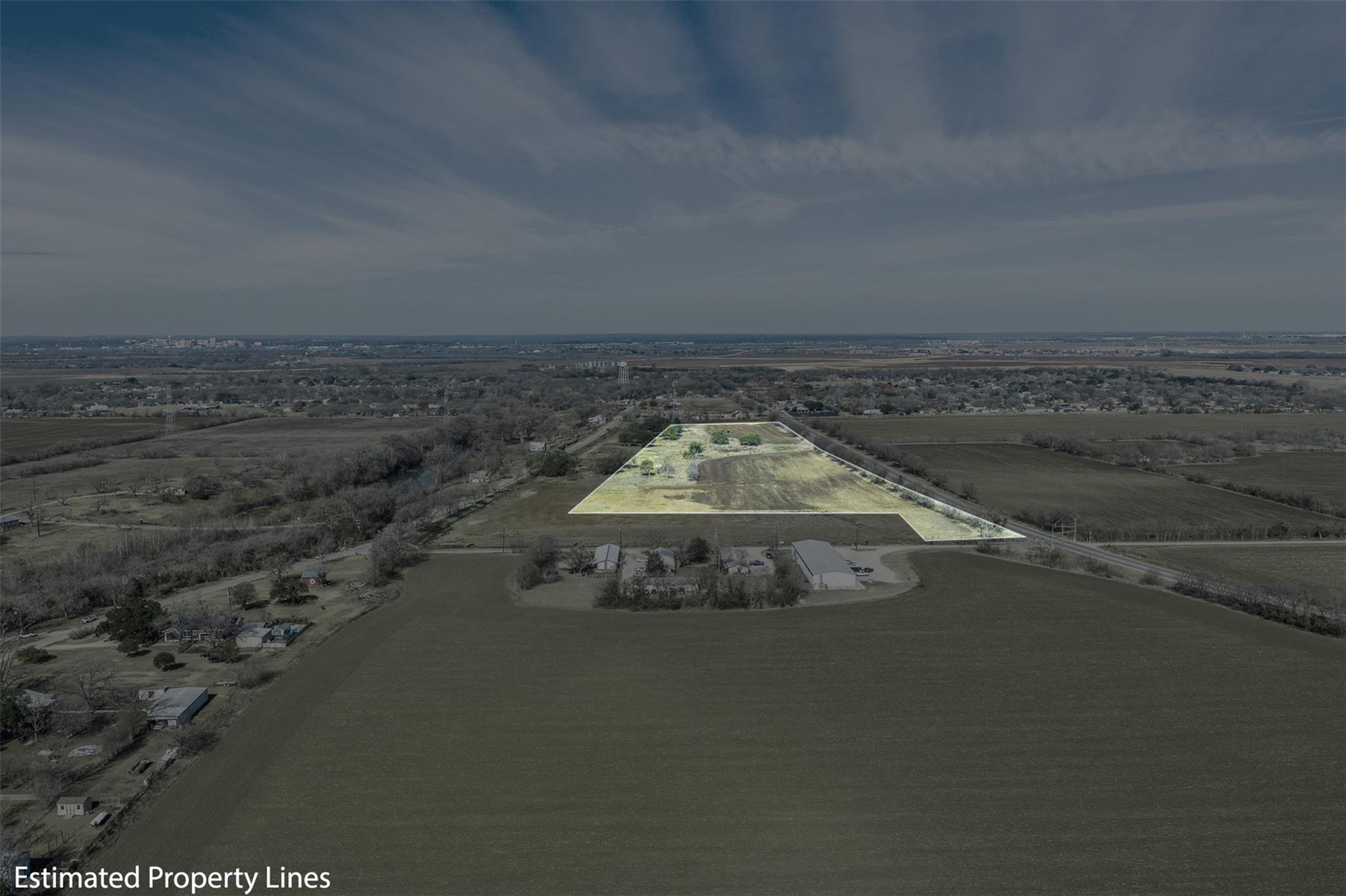 600 NW River Rd, Martindale, TX 78655