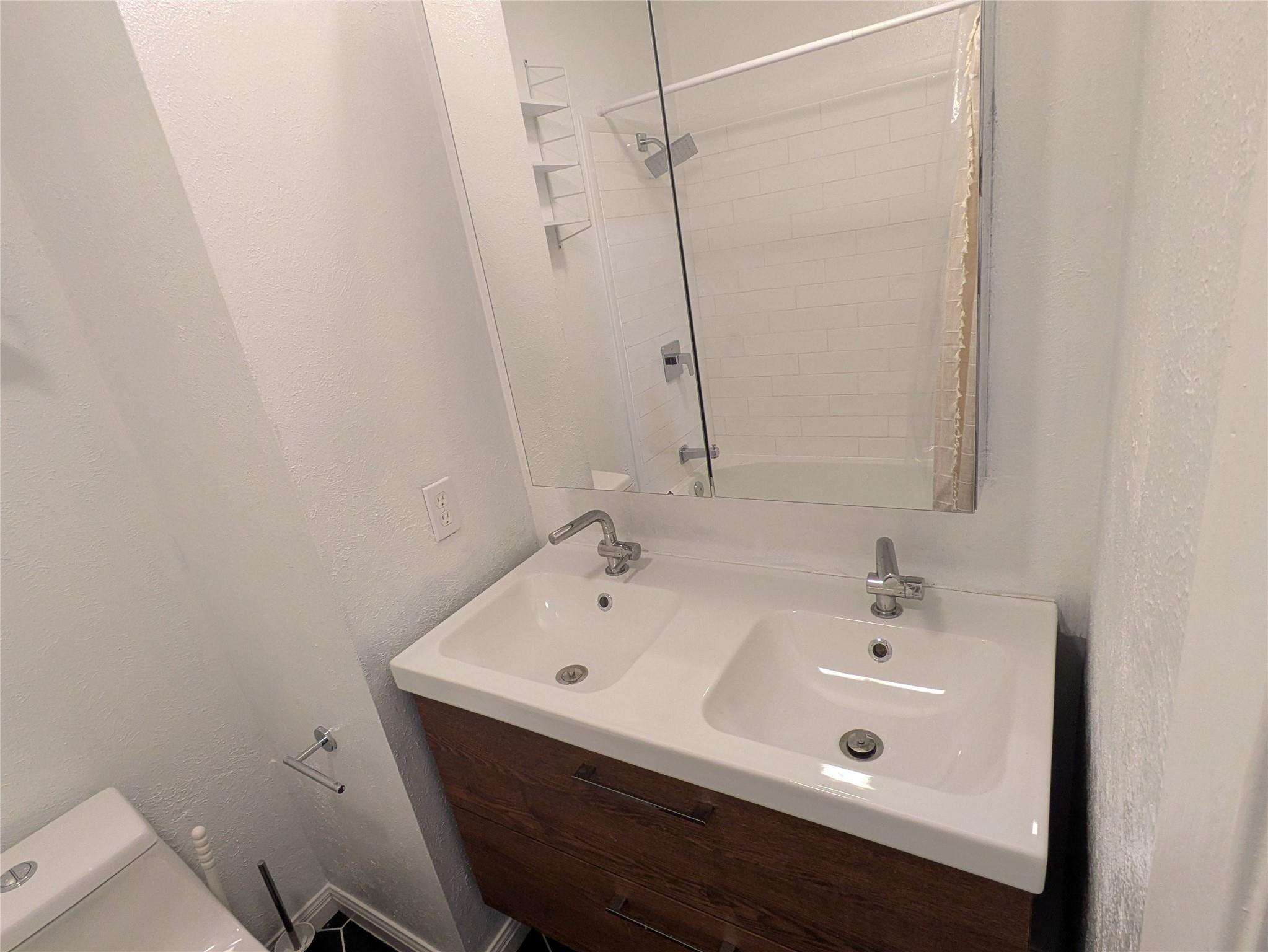 8901 Trone Cir # C, Austin, TX 78758