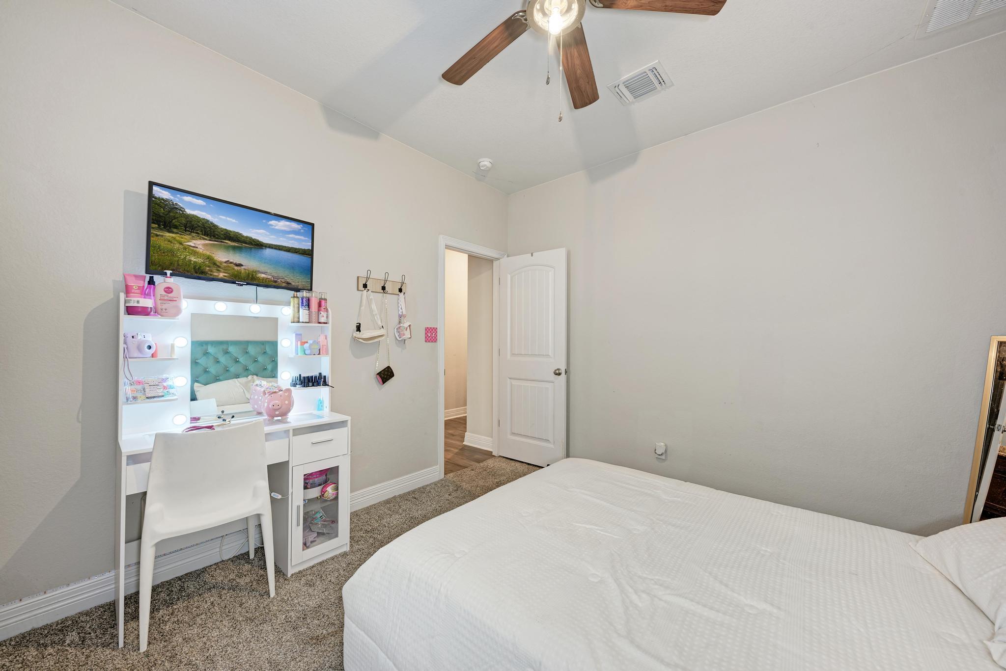 198 Rough Leaf Dr, Buda, TX 78610