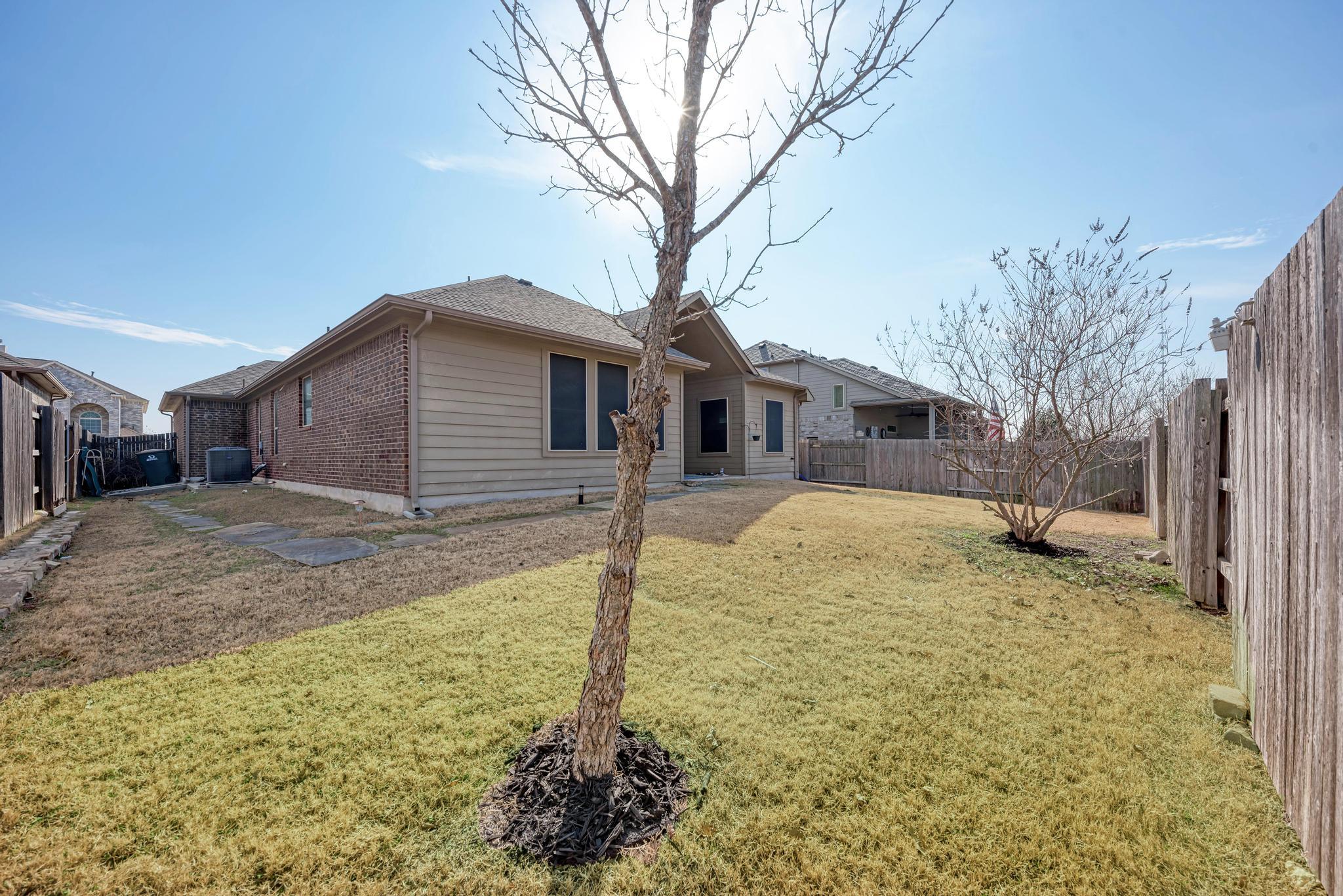 198 Rough Leaf Dr, Buda, TX 78610