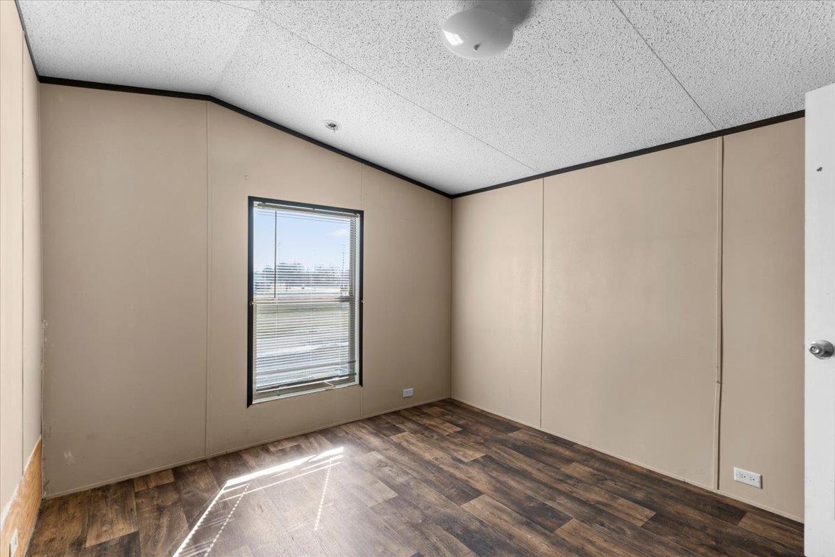 337 SW Front St, Bartlett, TX 76511