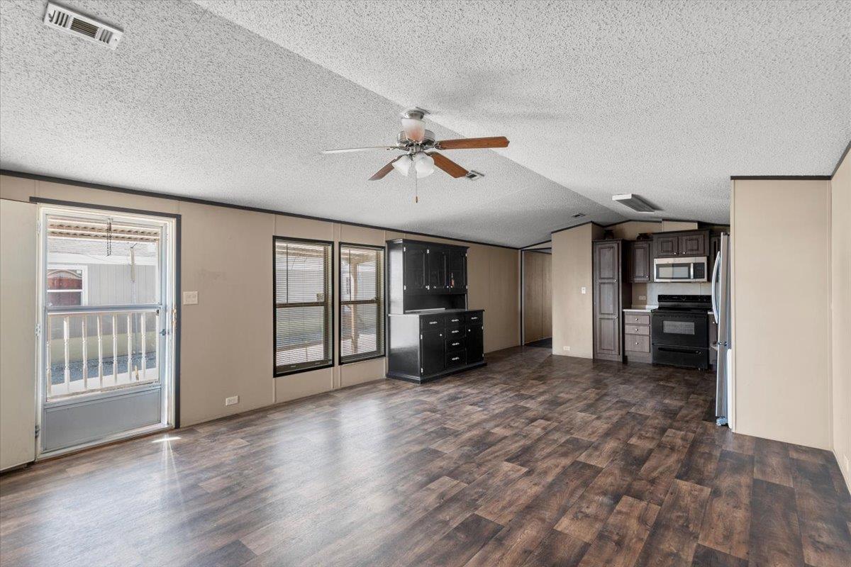 337 SW Front St, Bartlett, TX 76511