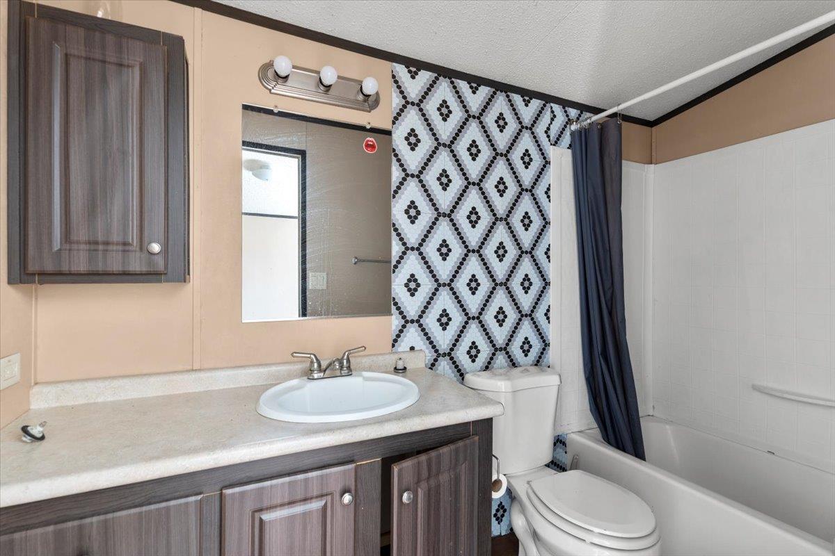 337 SW Front St, Bartlett, TX 76511