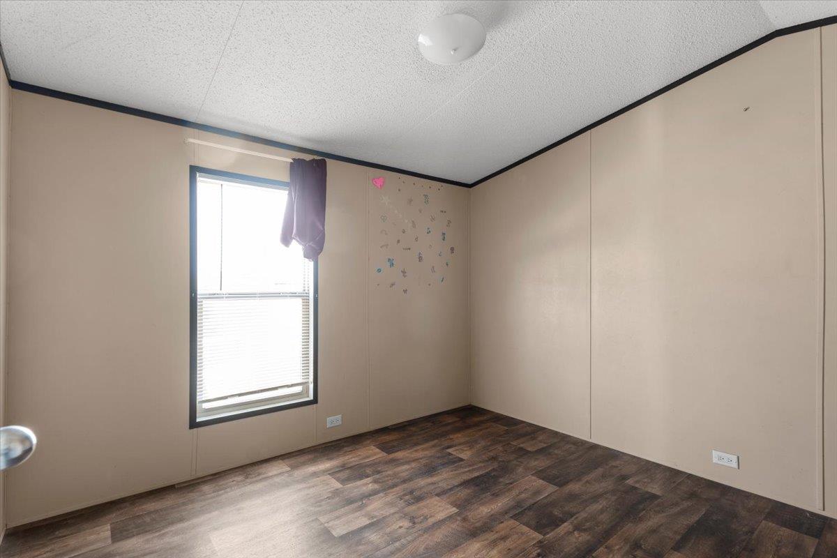 337 SW Front St, Bartlett, TX 76511