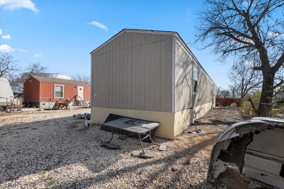 341 SW Front St, Bartlett, TX 76511