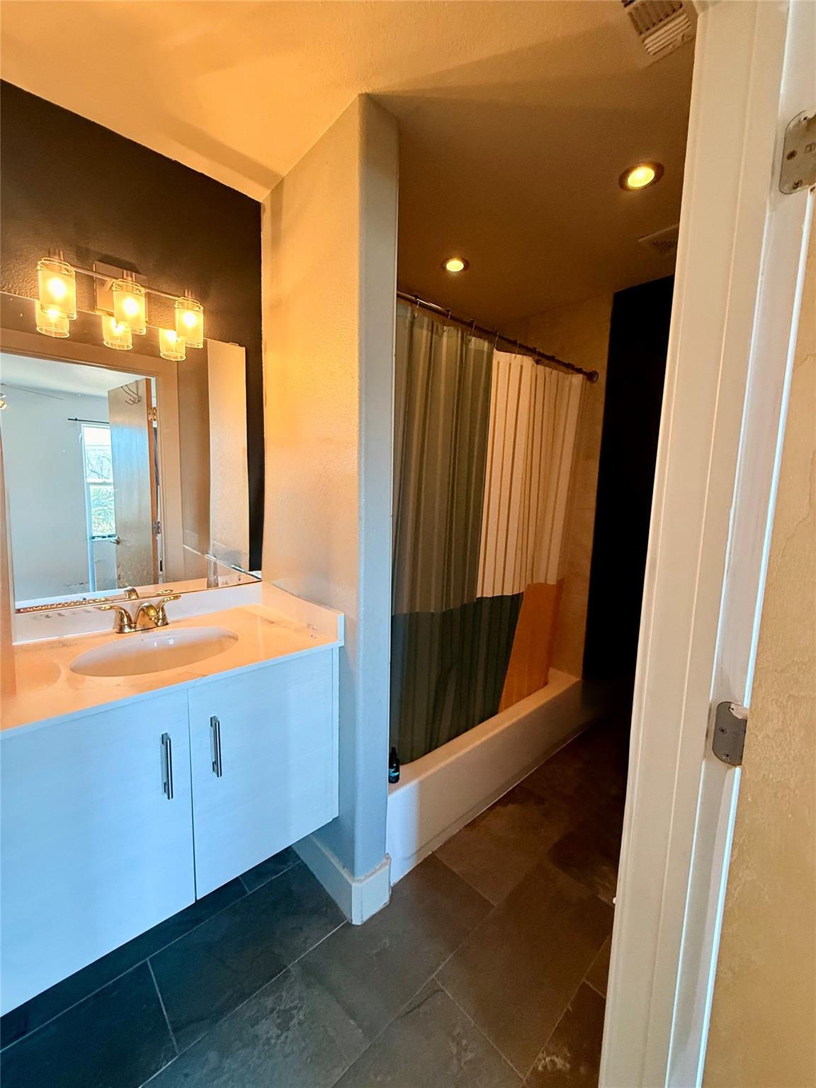 1101 Grove Blvd # 502, Austin, TX 78741